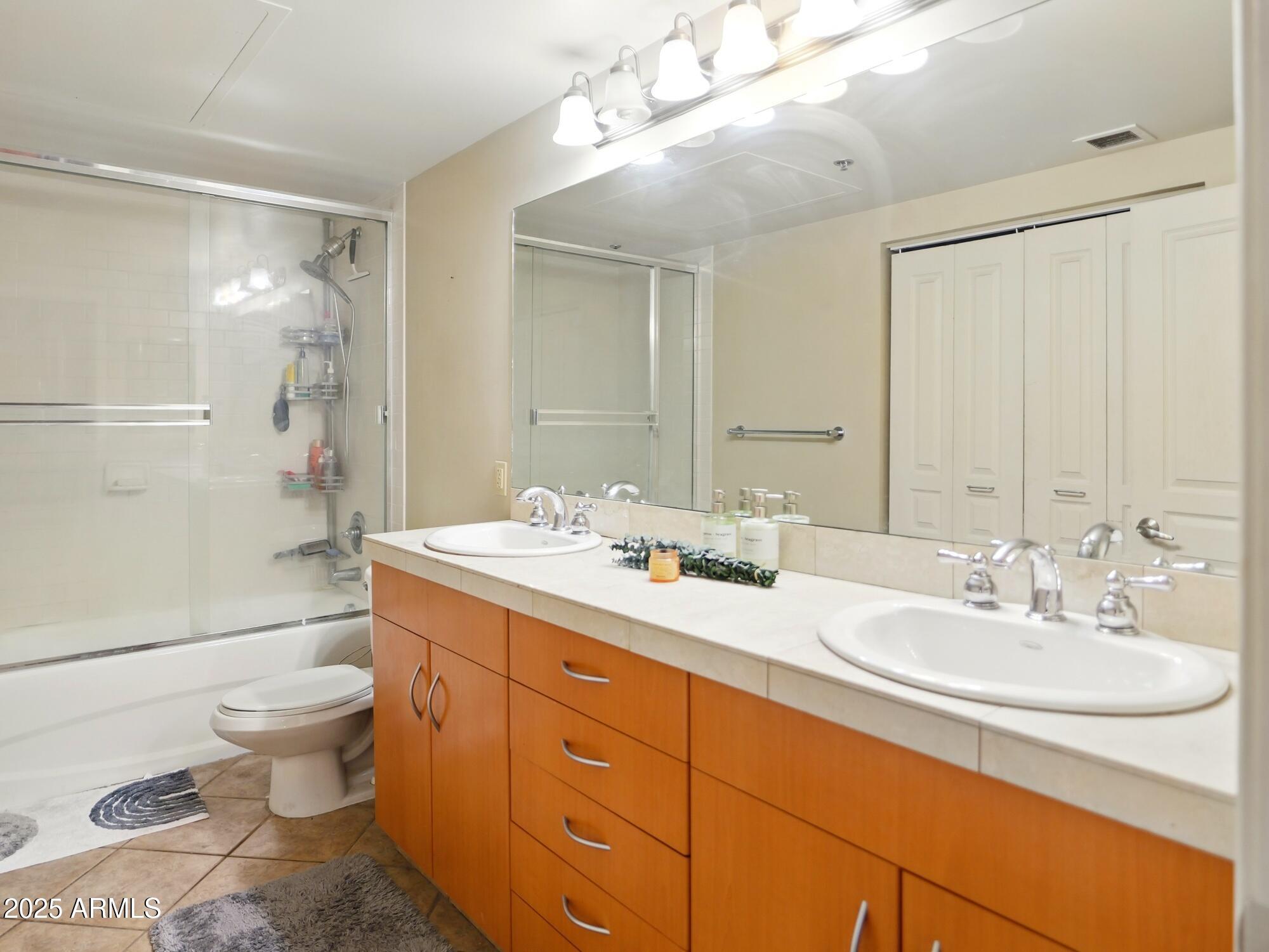 114 W Adams Street, 505