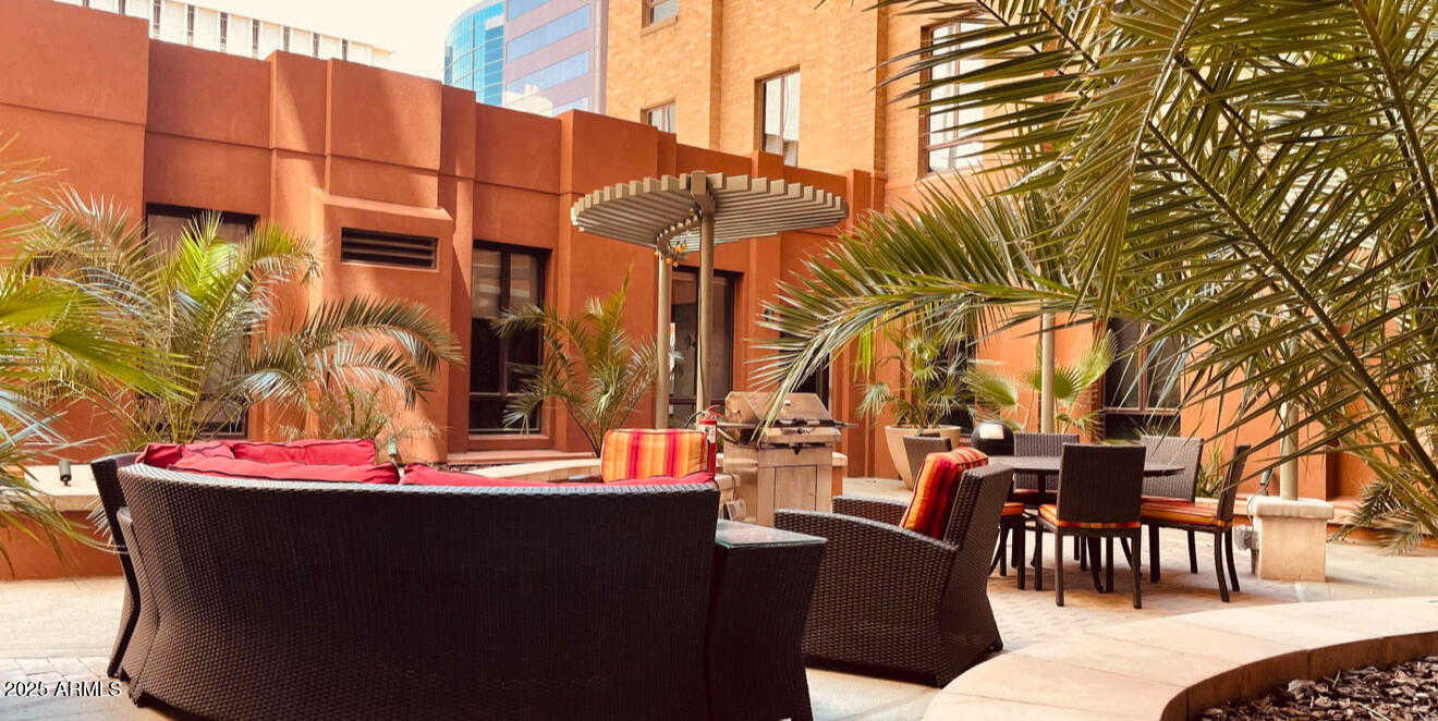 114 W Adams Street, 505