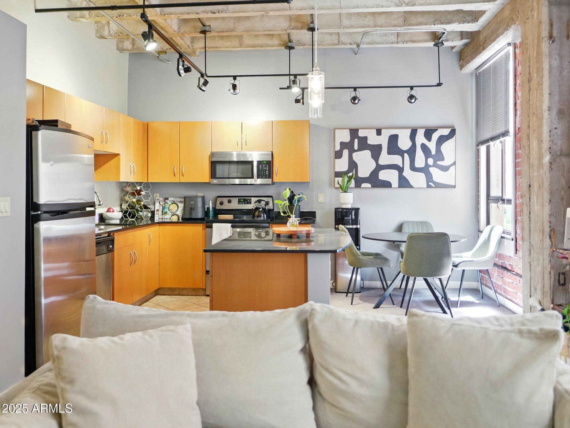 114 W Adams Street, 505