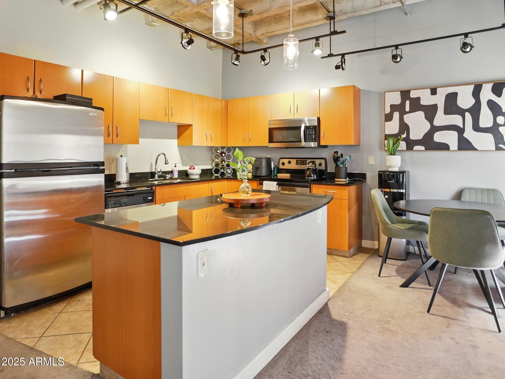 114 W Adams Street, 505