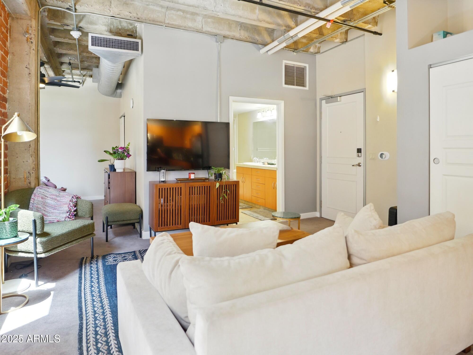 114 W Adams Street, 505