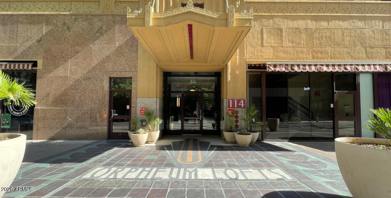 114 W Adams Street, 505