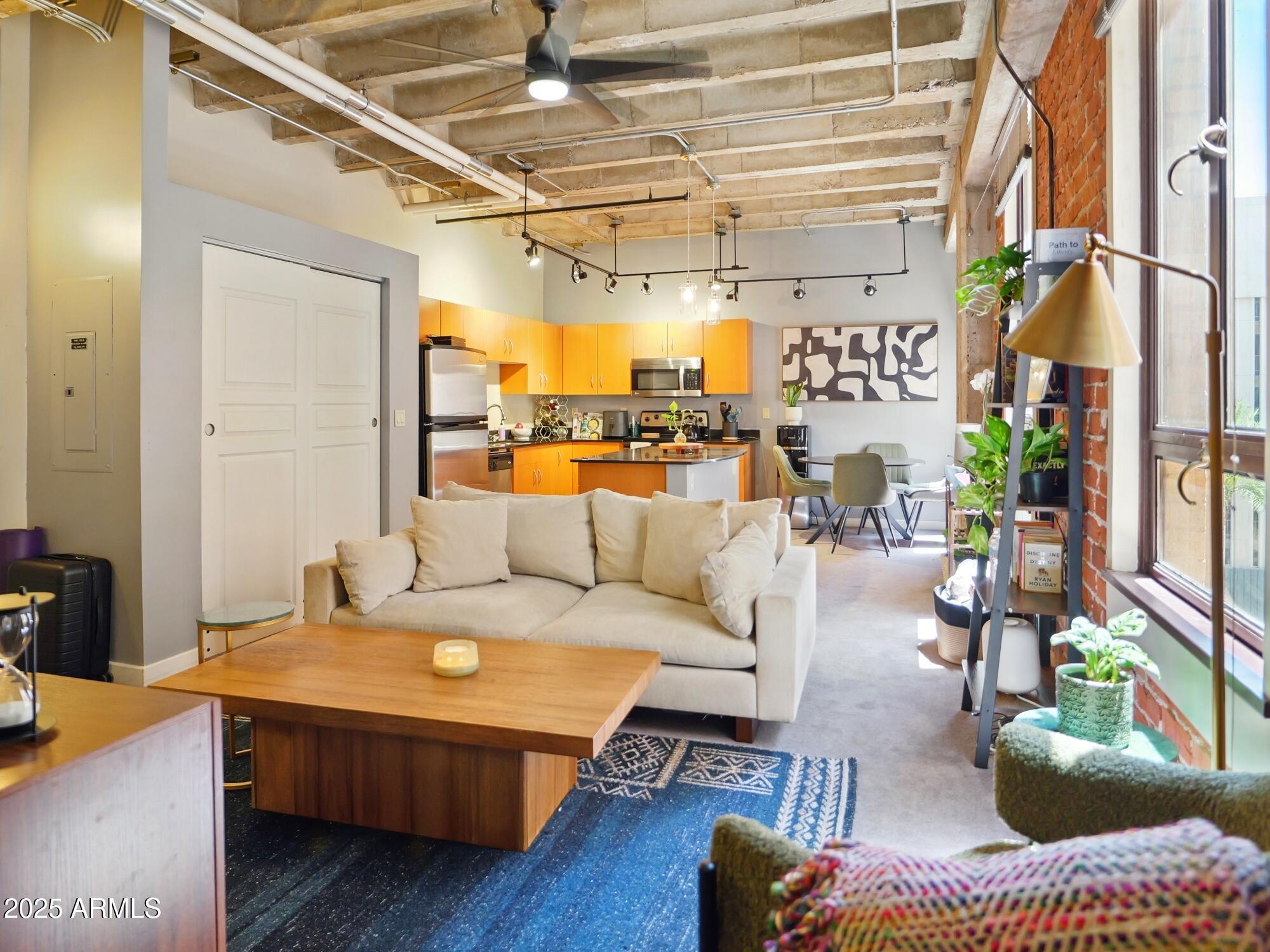 114 W Adams Street, 505