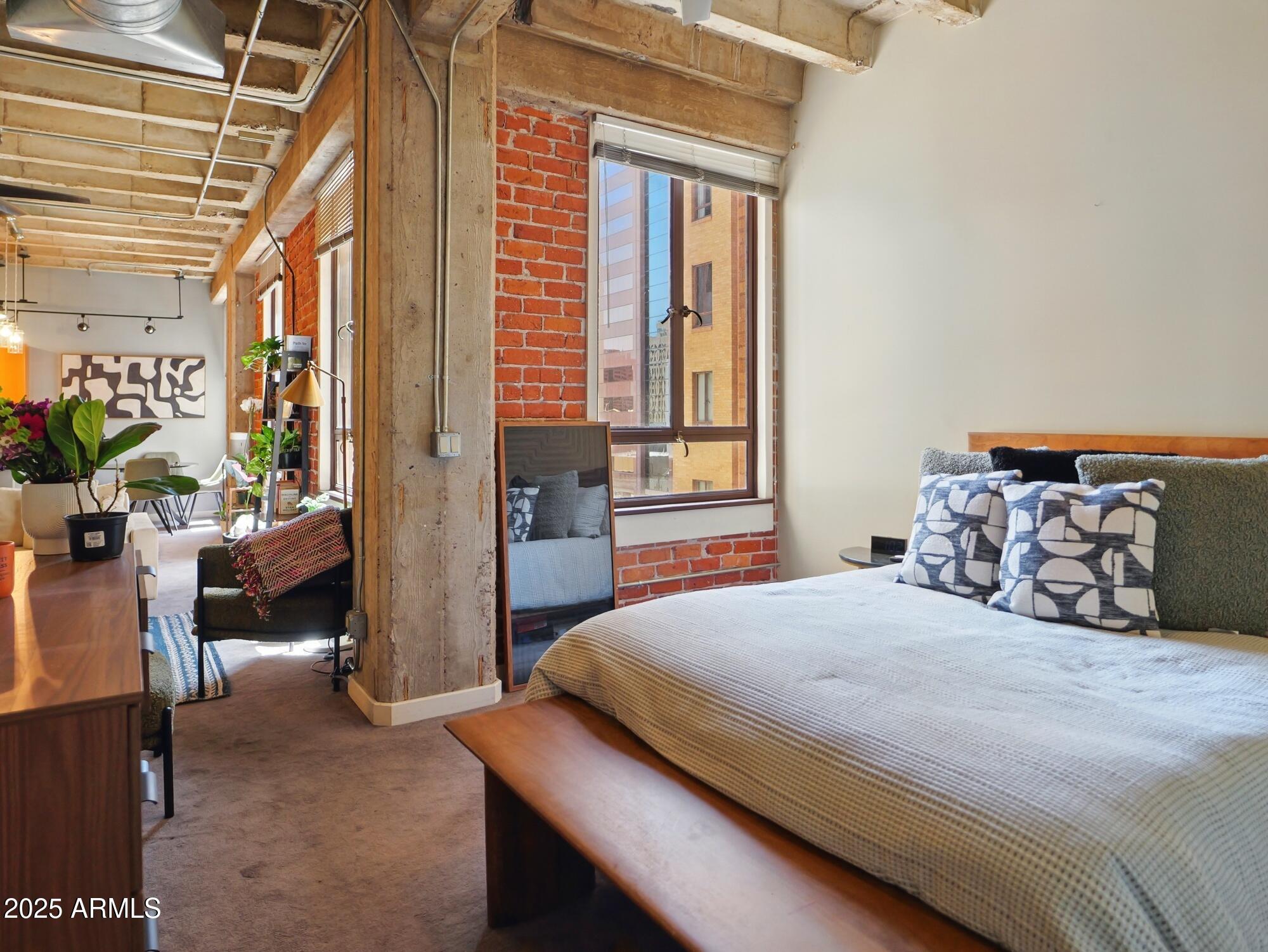 114 W Adams Street, 505