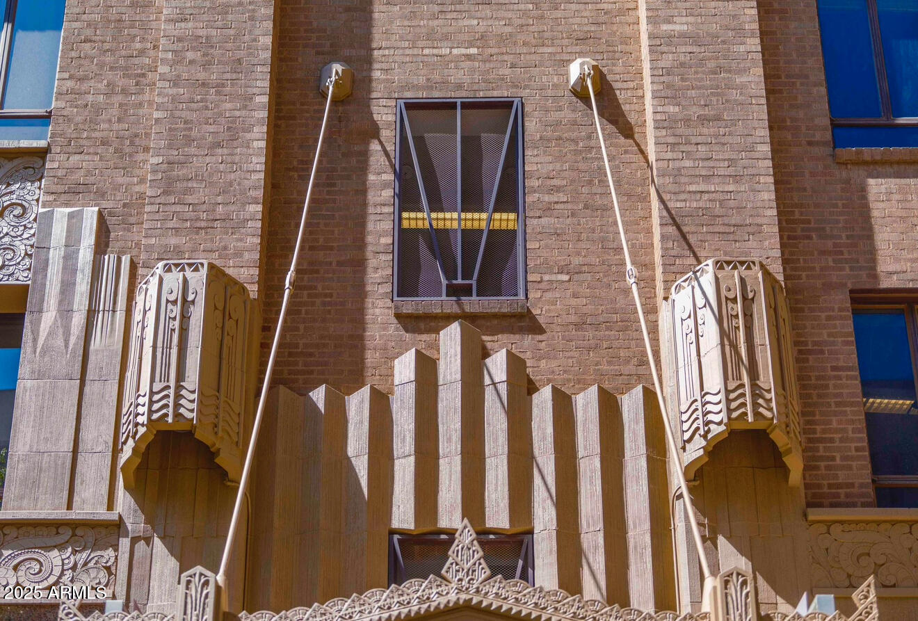 114 W Adams Street, 505