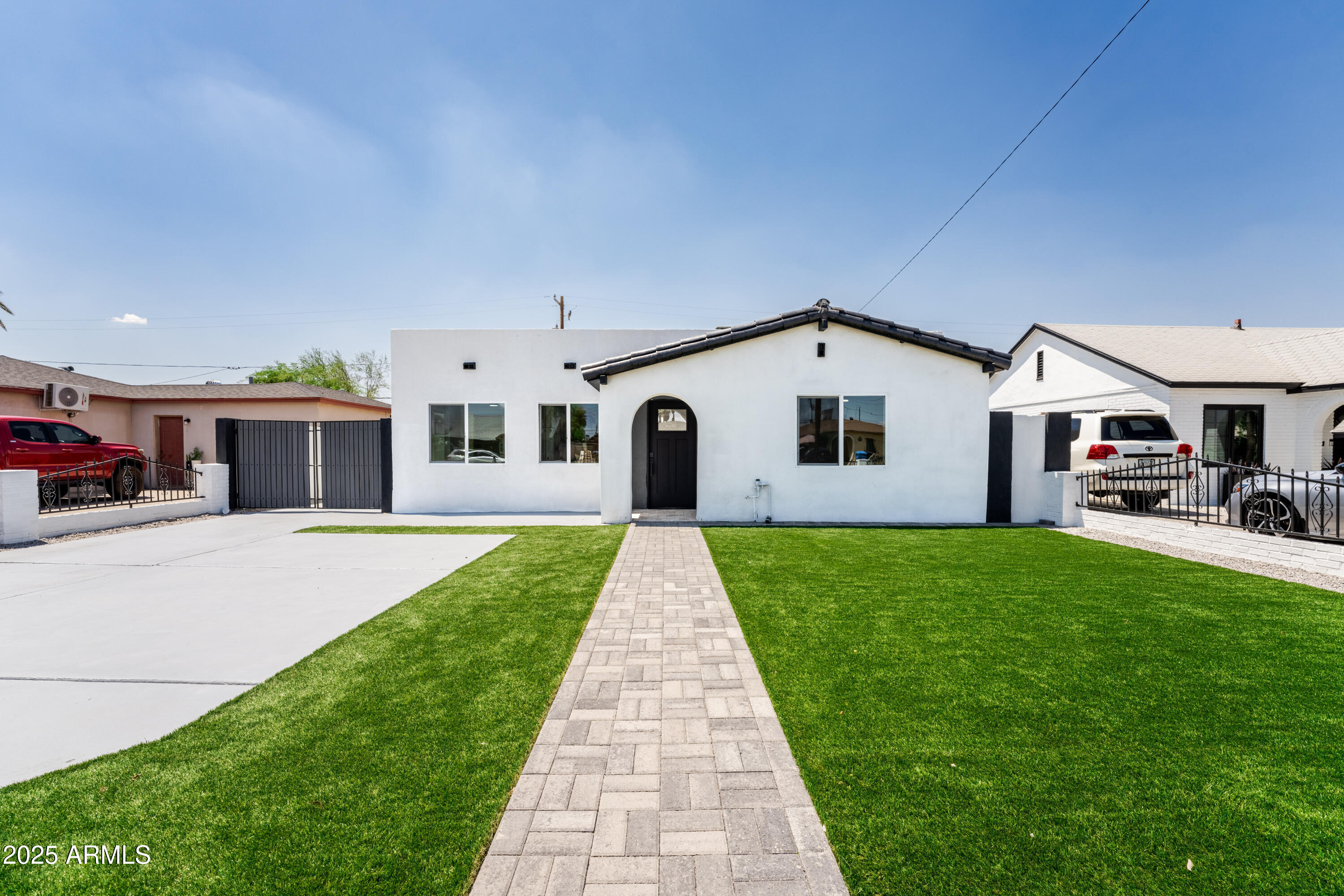 1425 E DIAMOND Street