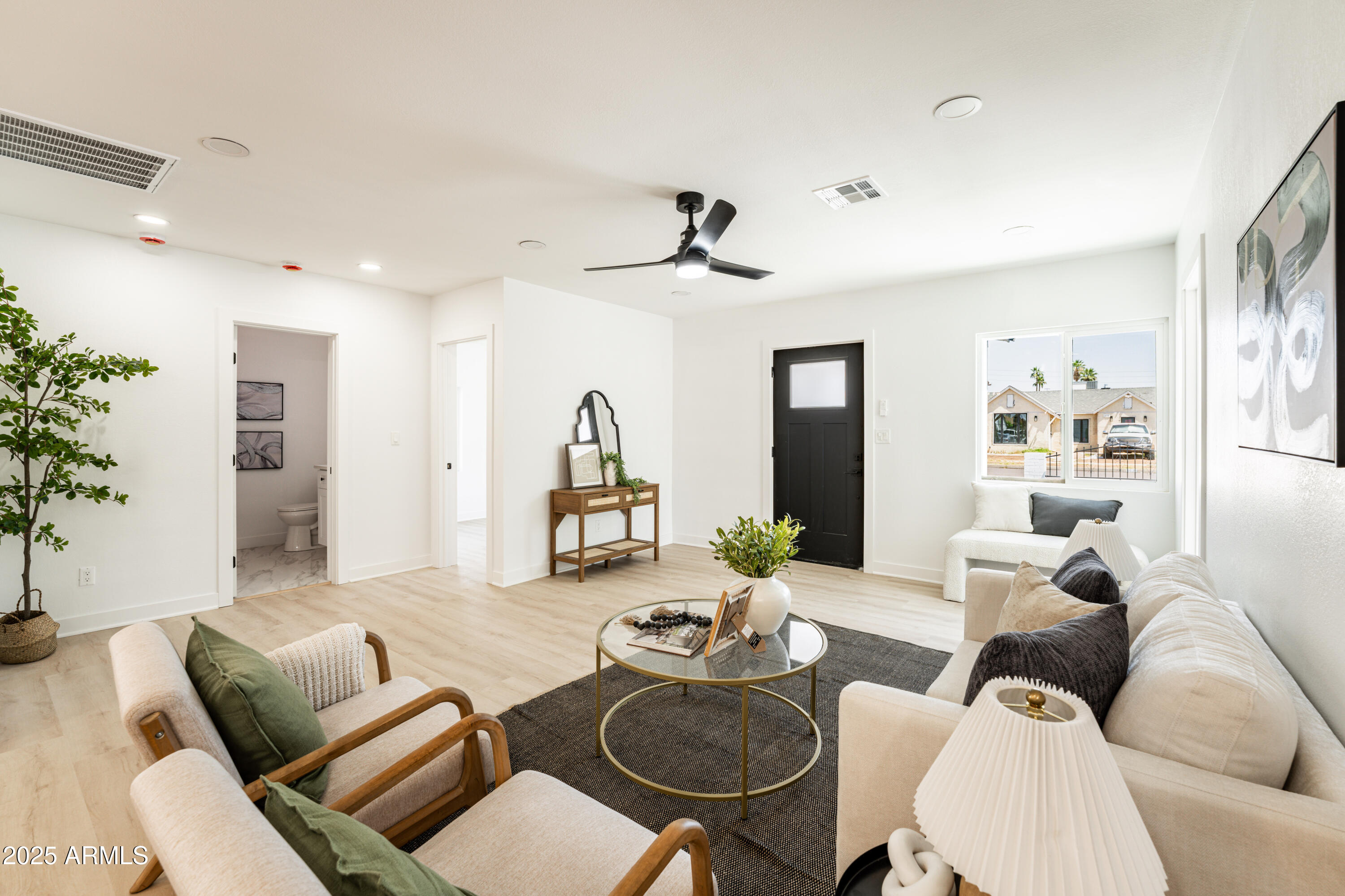 1425 E DIAMOND Street