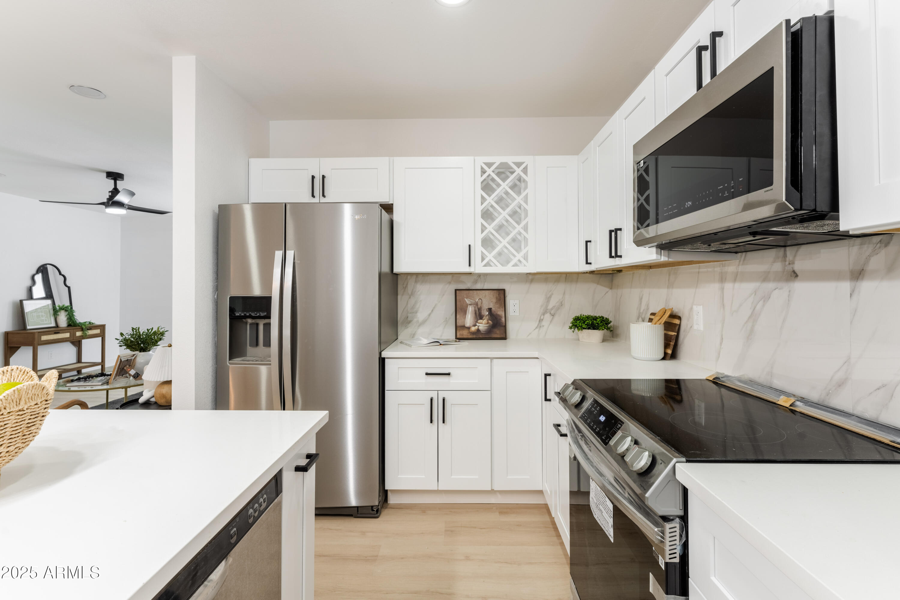 1425 E DIAMOND Street