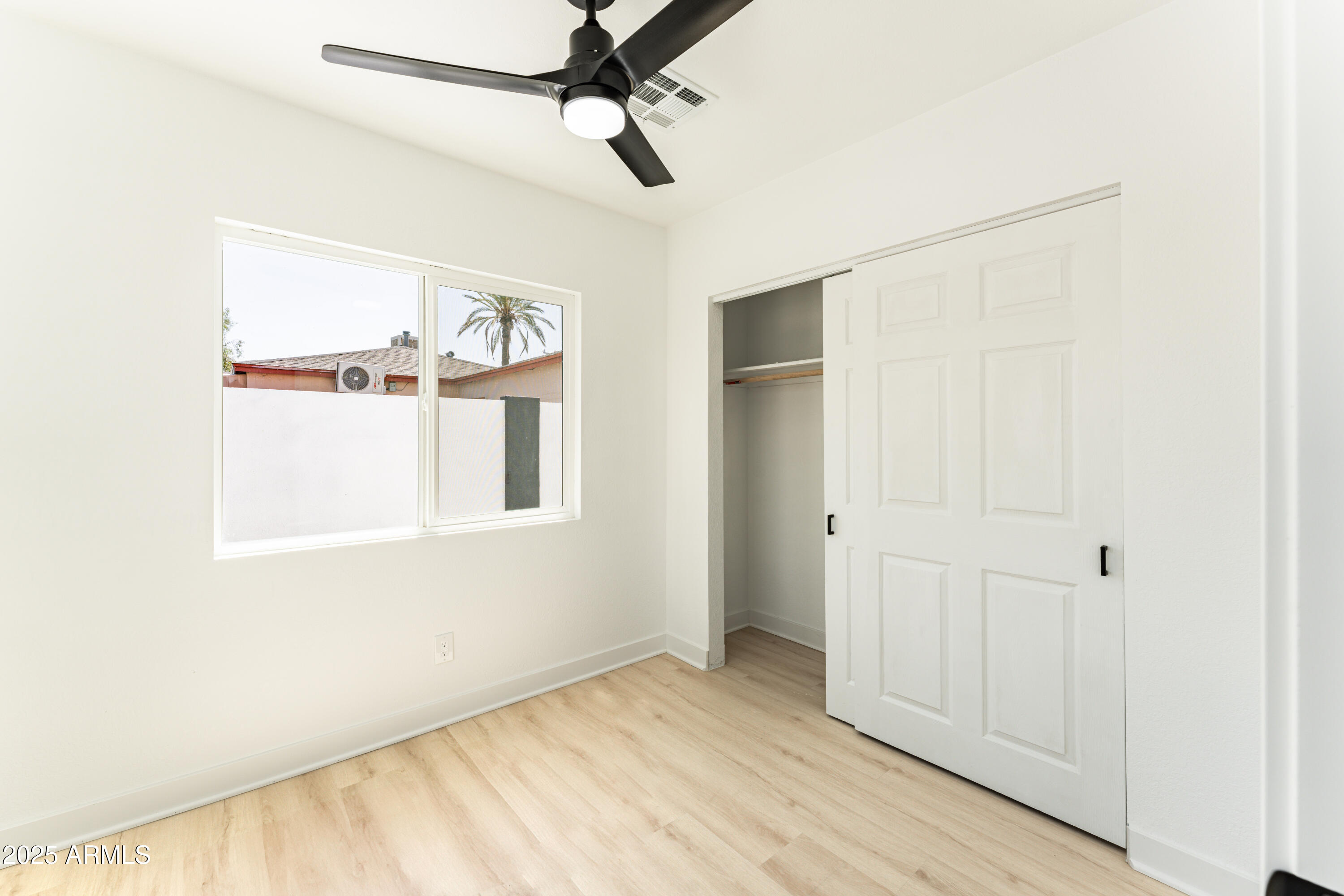 1425 E DIAMOND Street