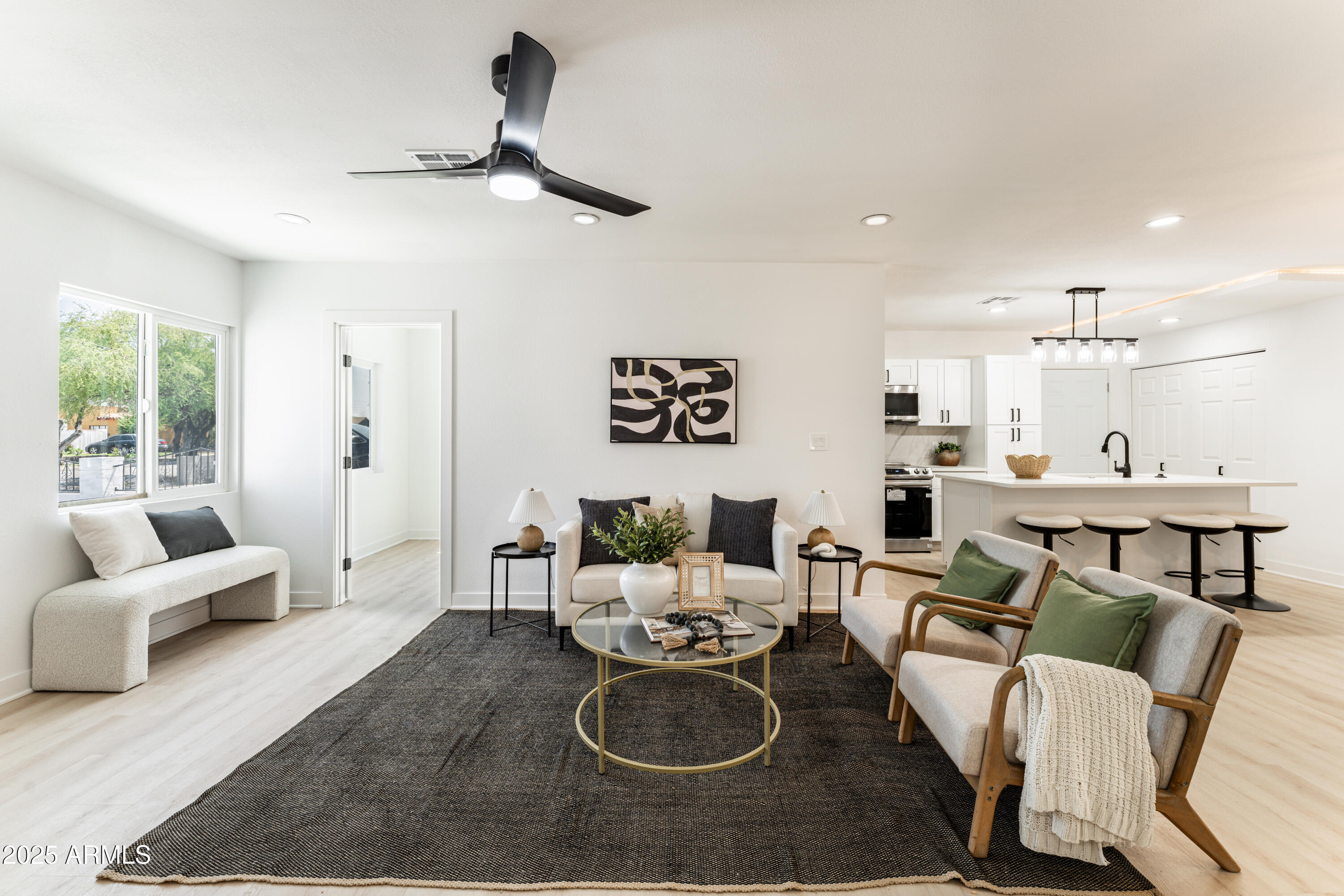 1425 E DIAMOND Street