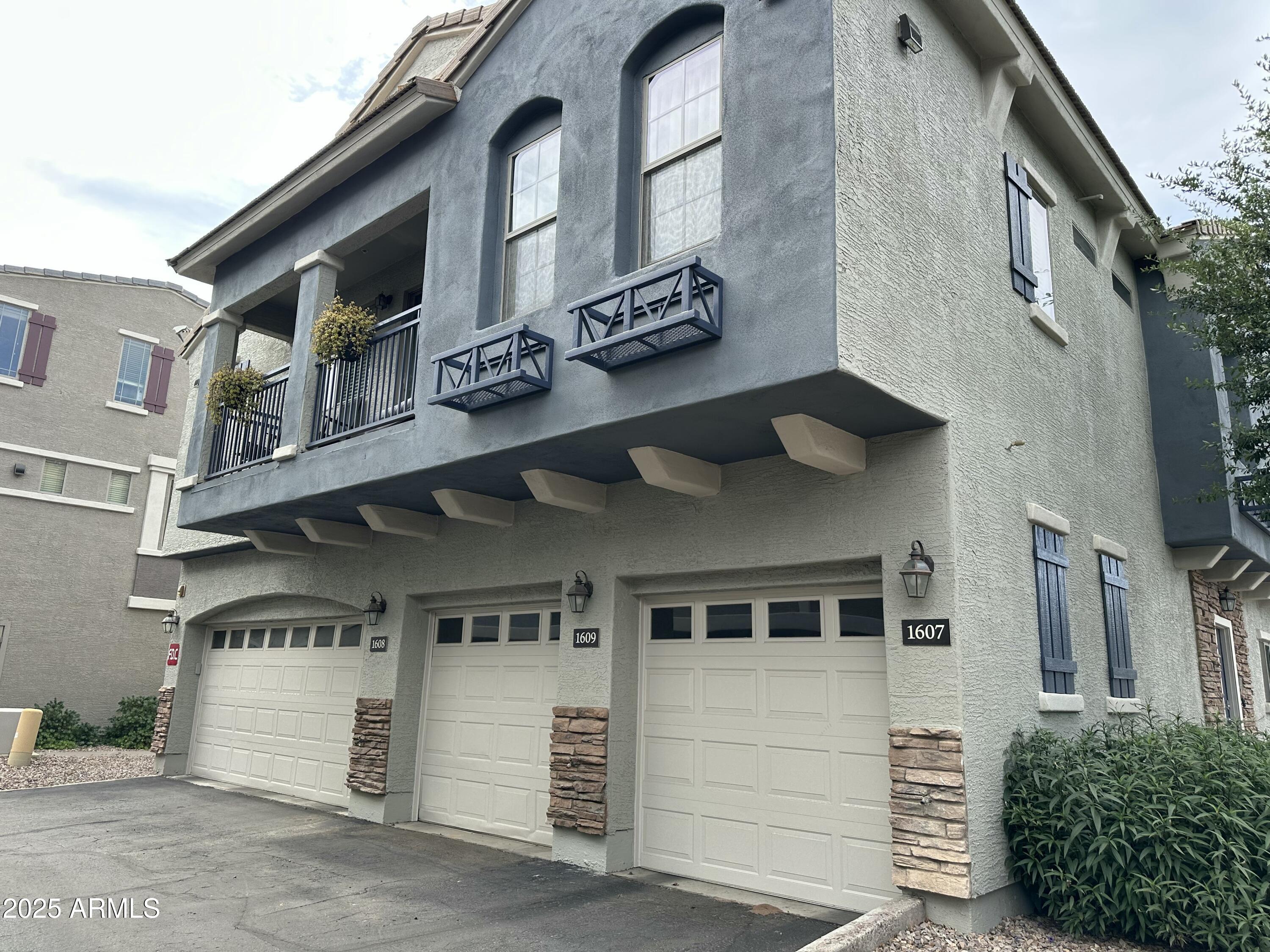 2402 E 5TH Street, 1607