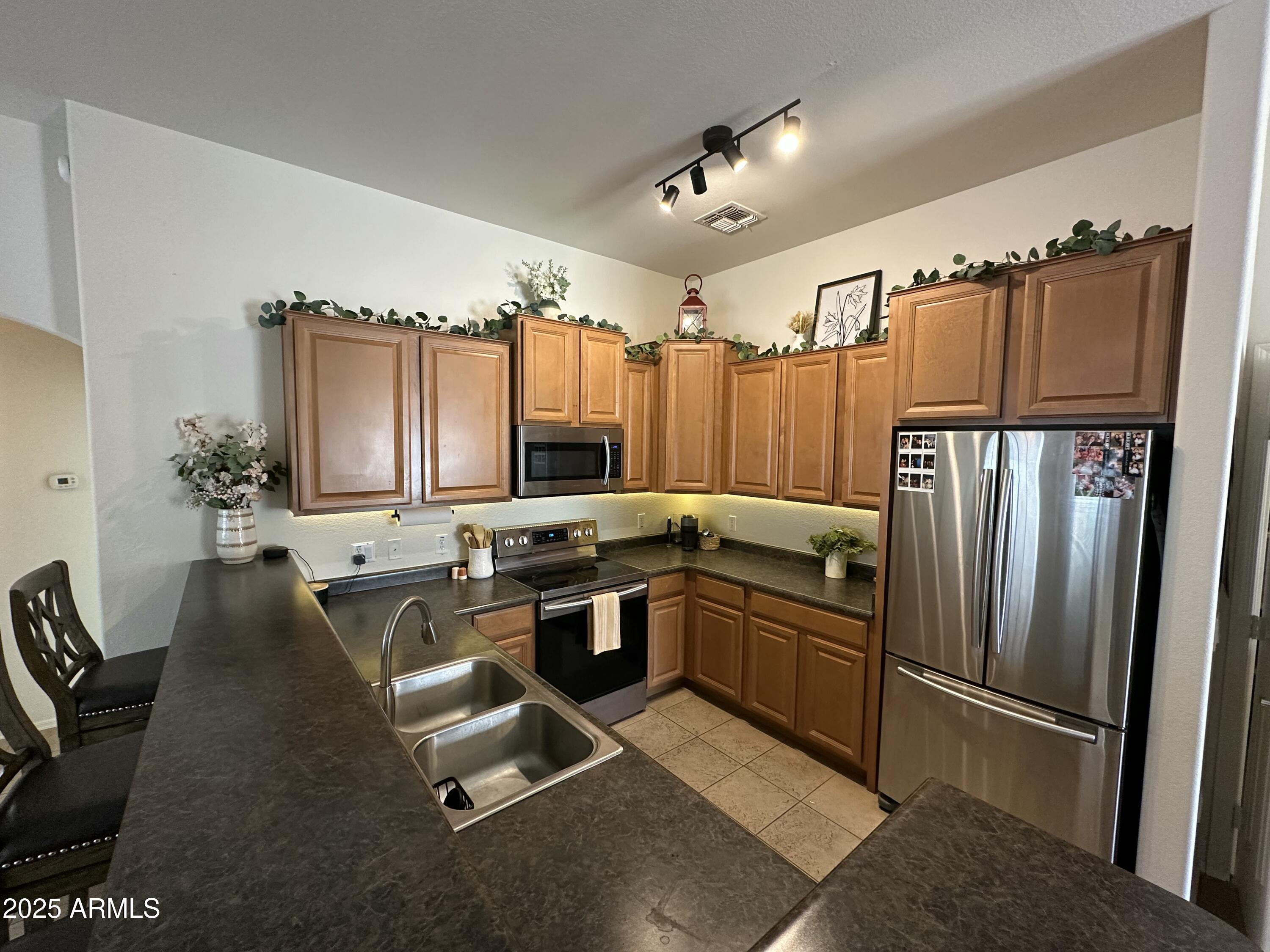 2402 E 5TH Street, 1607