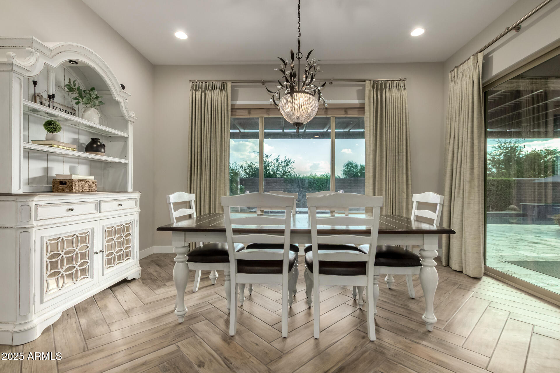 5328 S WESLEY Circle