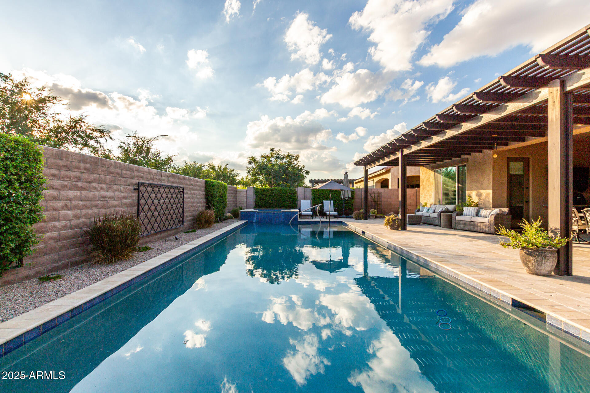 5328 S WESLEY Circle