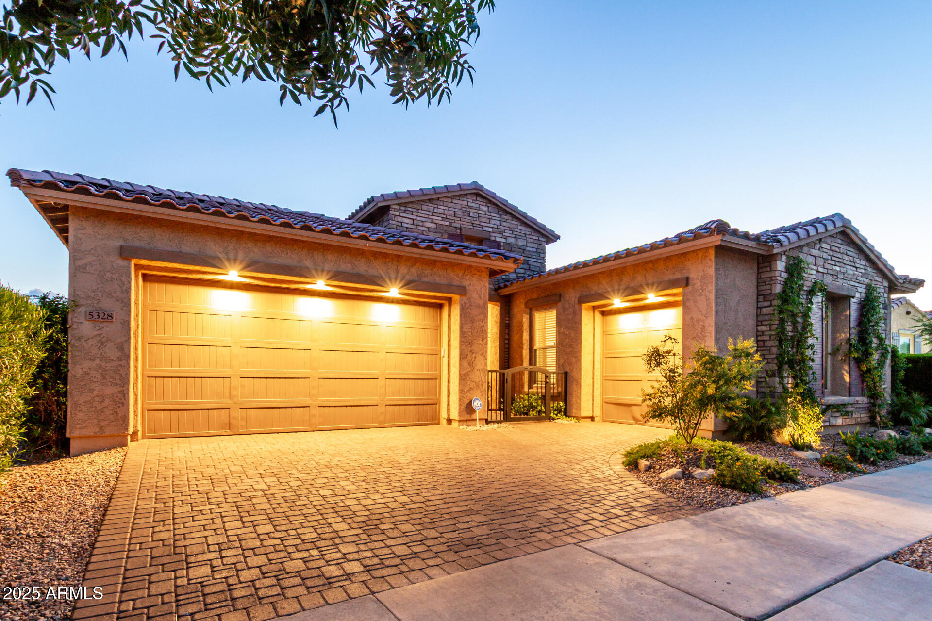 5328 S WESLEY Circle