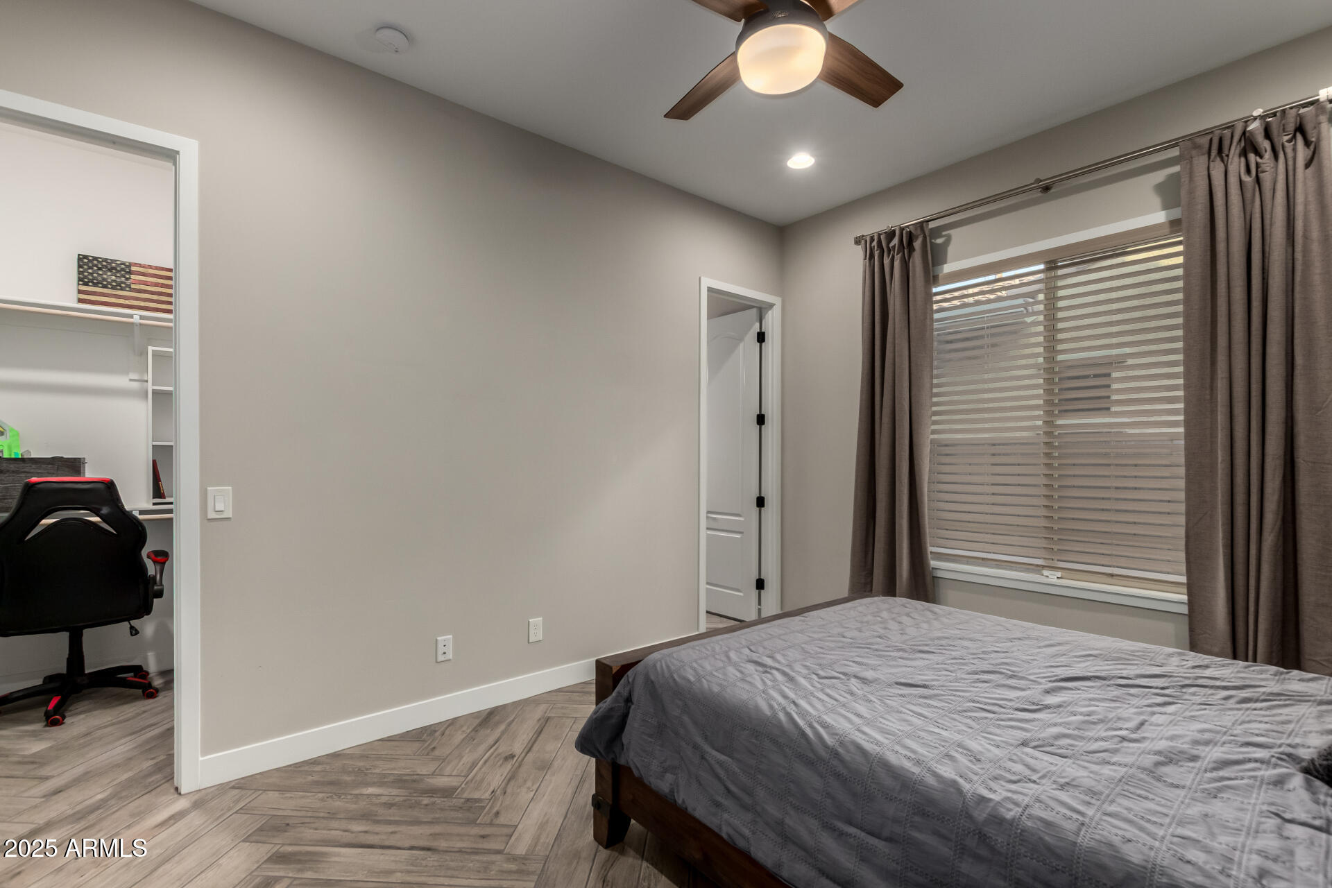 5328 S WESLEY Circle