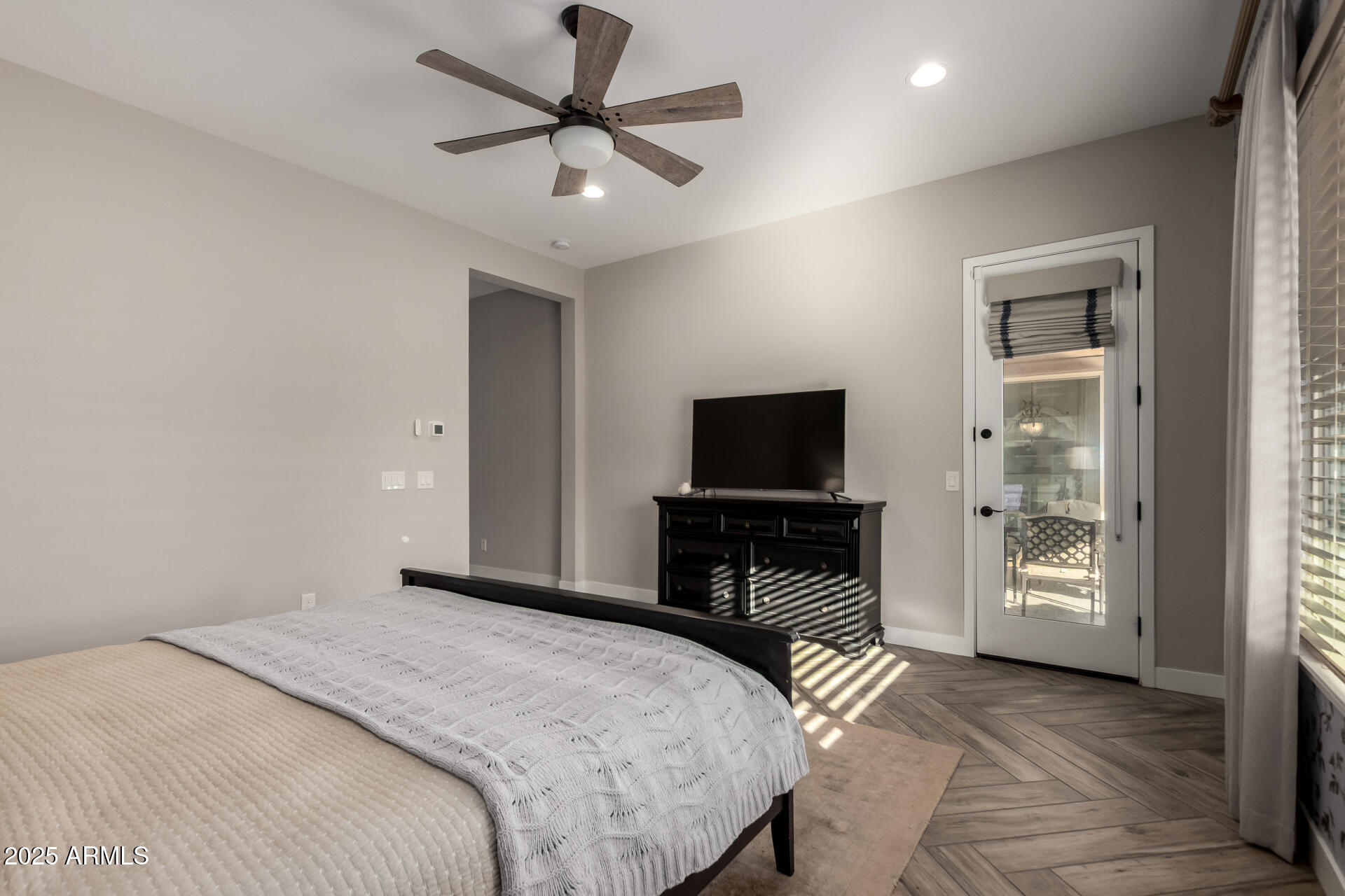 5328 S WESLEY Circle