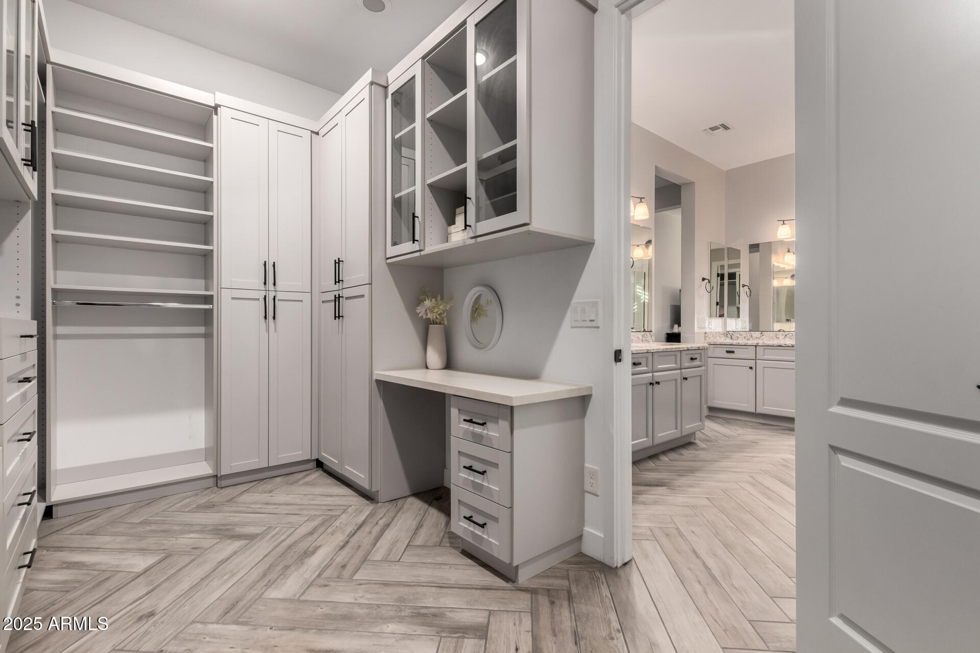 5328 S WESLEY Circle