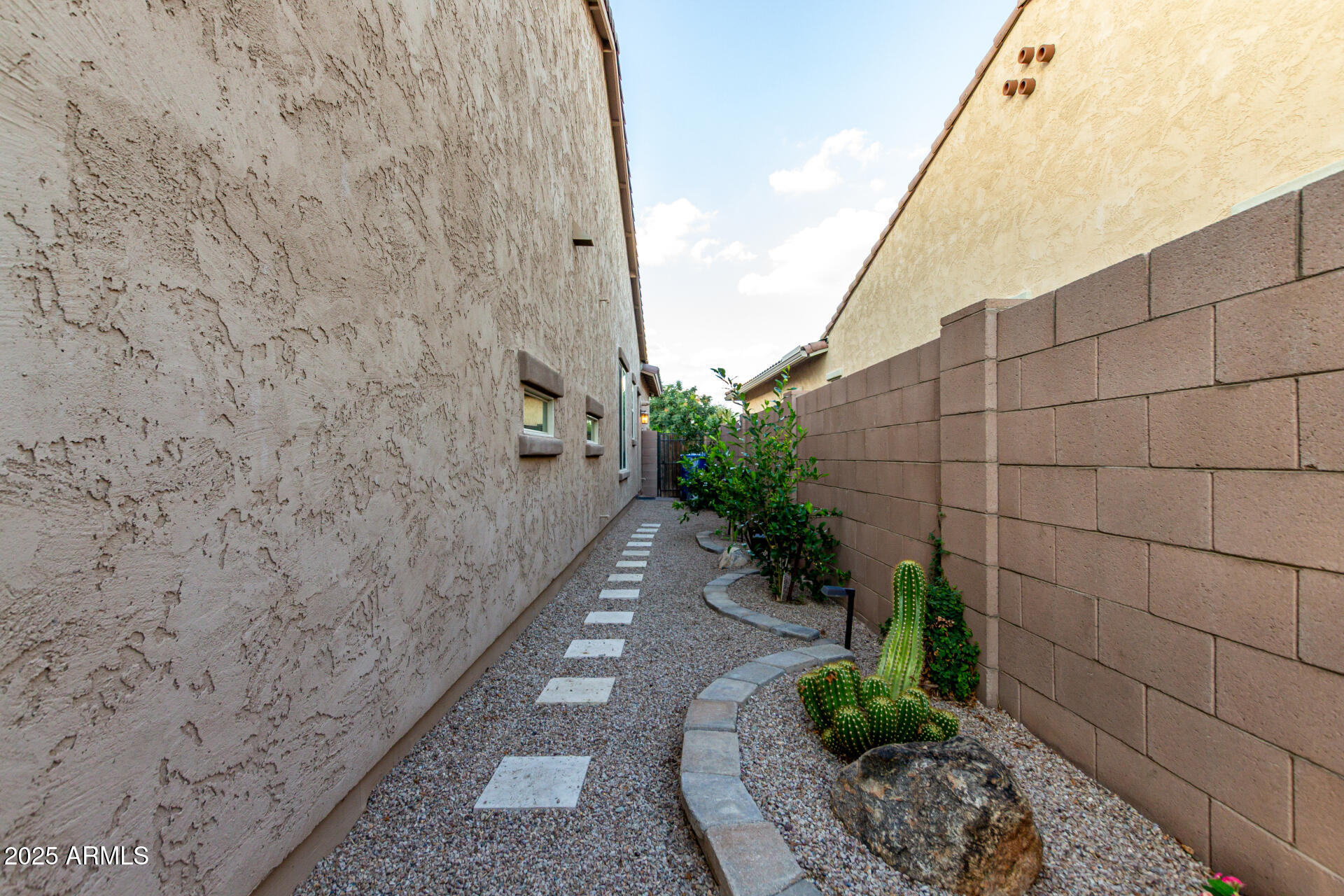 5328 S WESLEY Circle