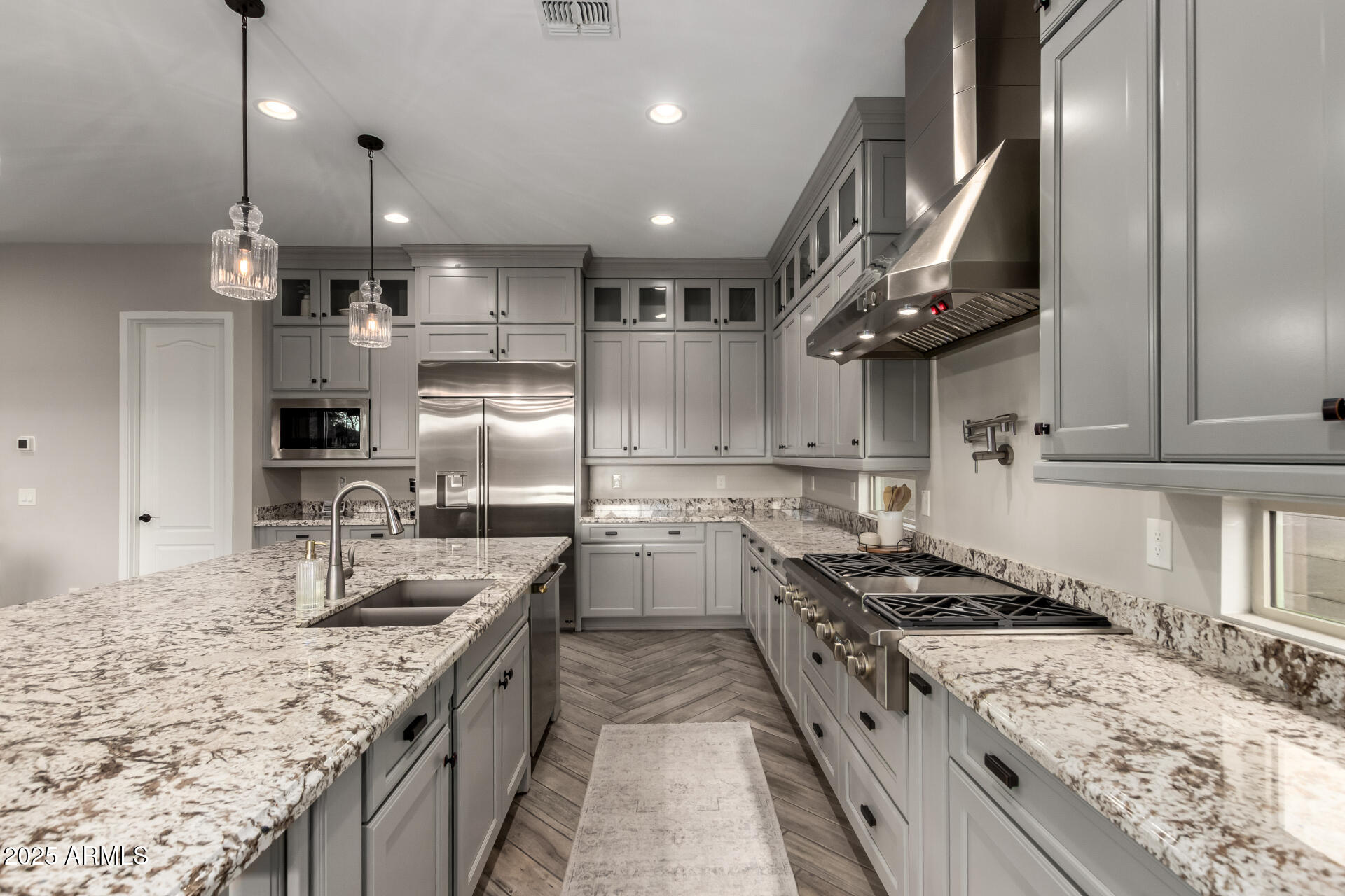 5328 S WESLEY Circle