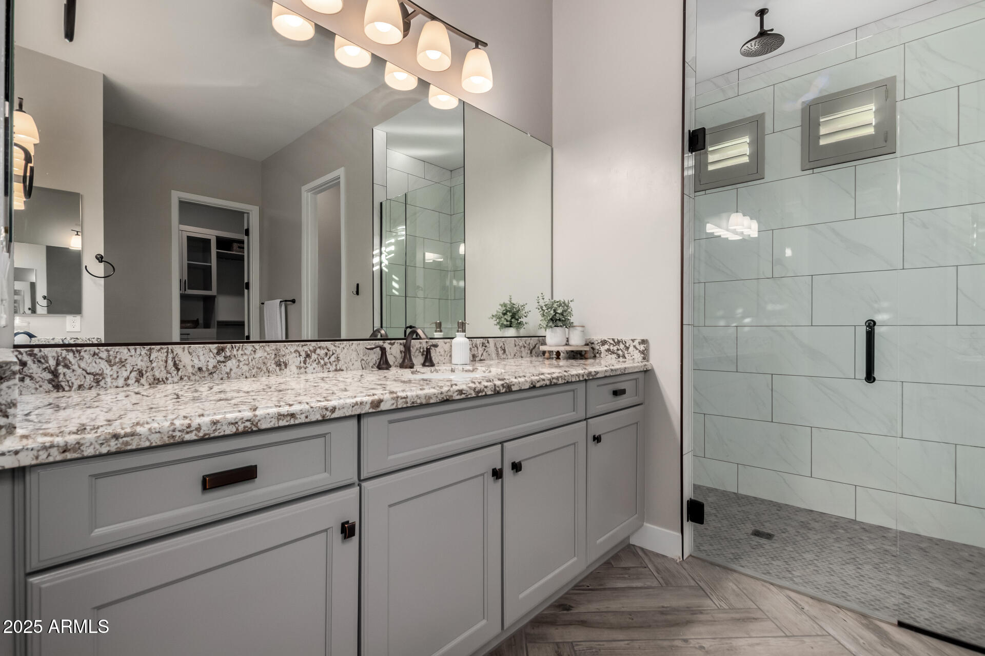 5328 S WESLEY Circle