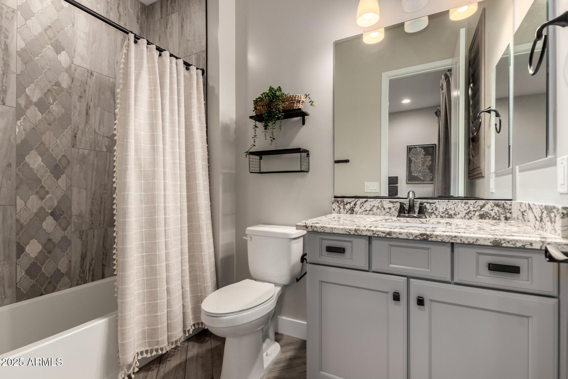 5328 S WESLEY Circle