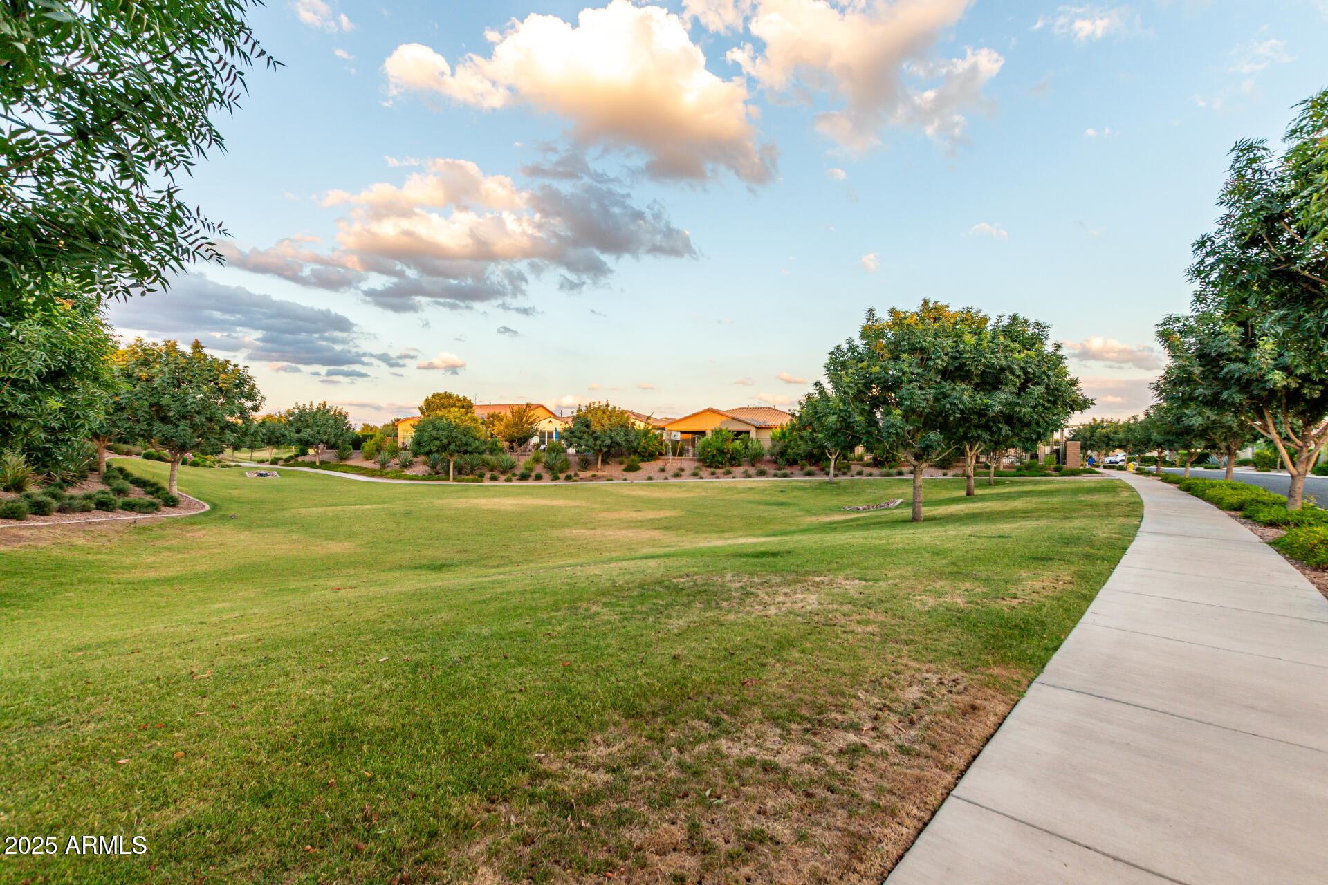 5328 S WESLEY Circle