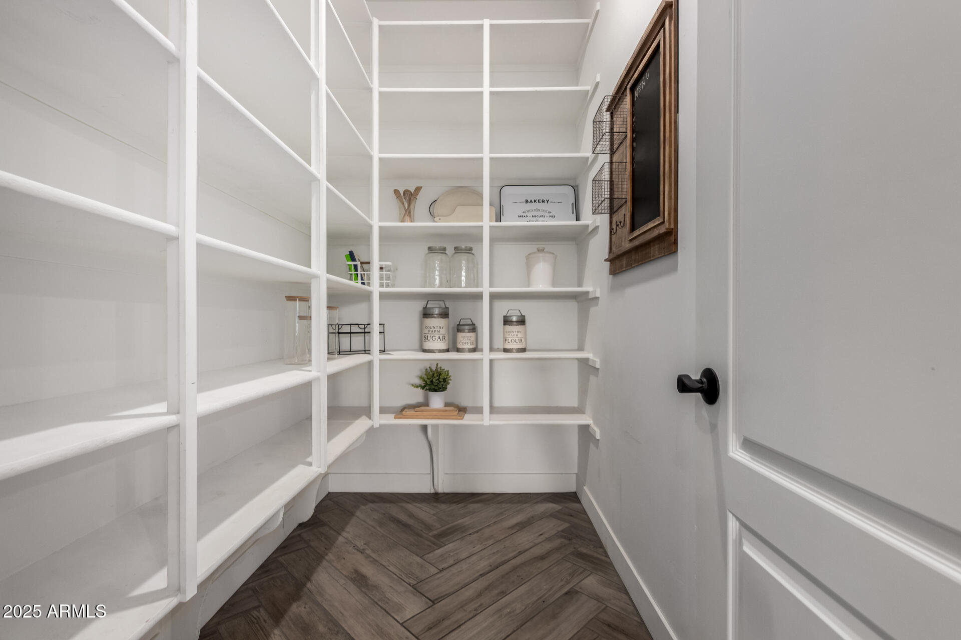 5328 S WESLEY Circle