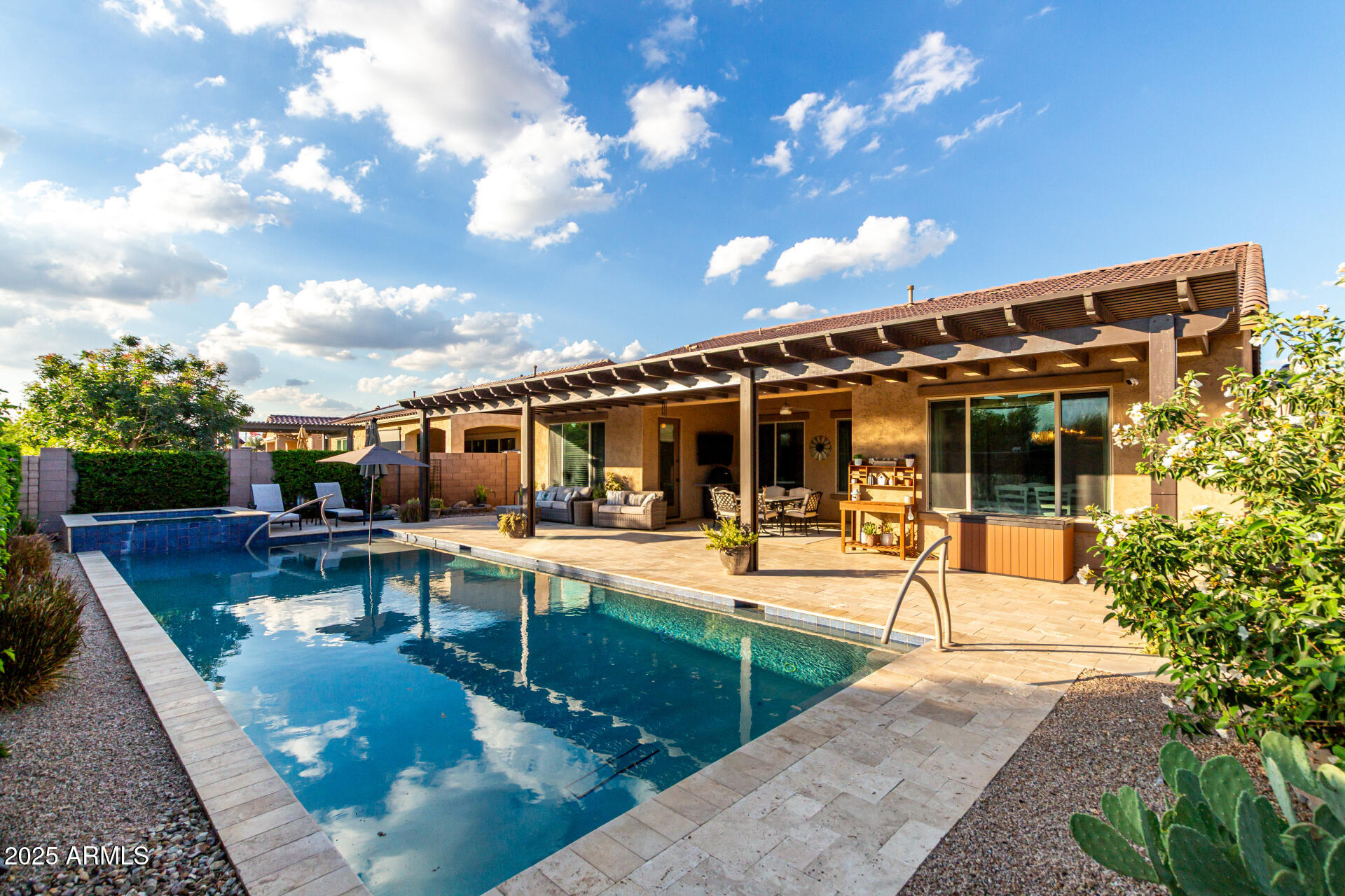 5328 S WESLEY Circle