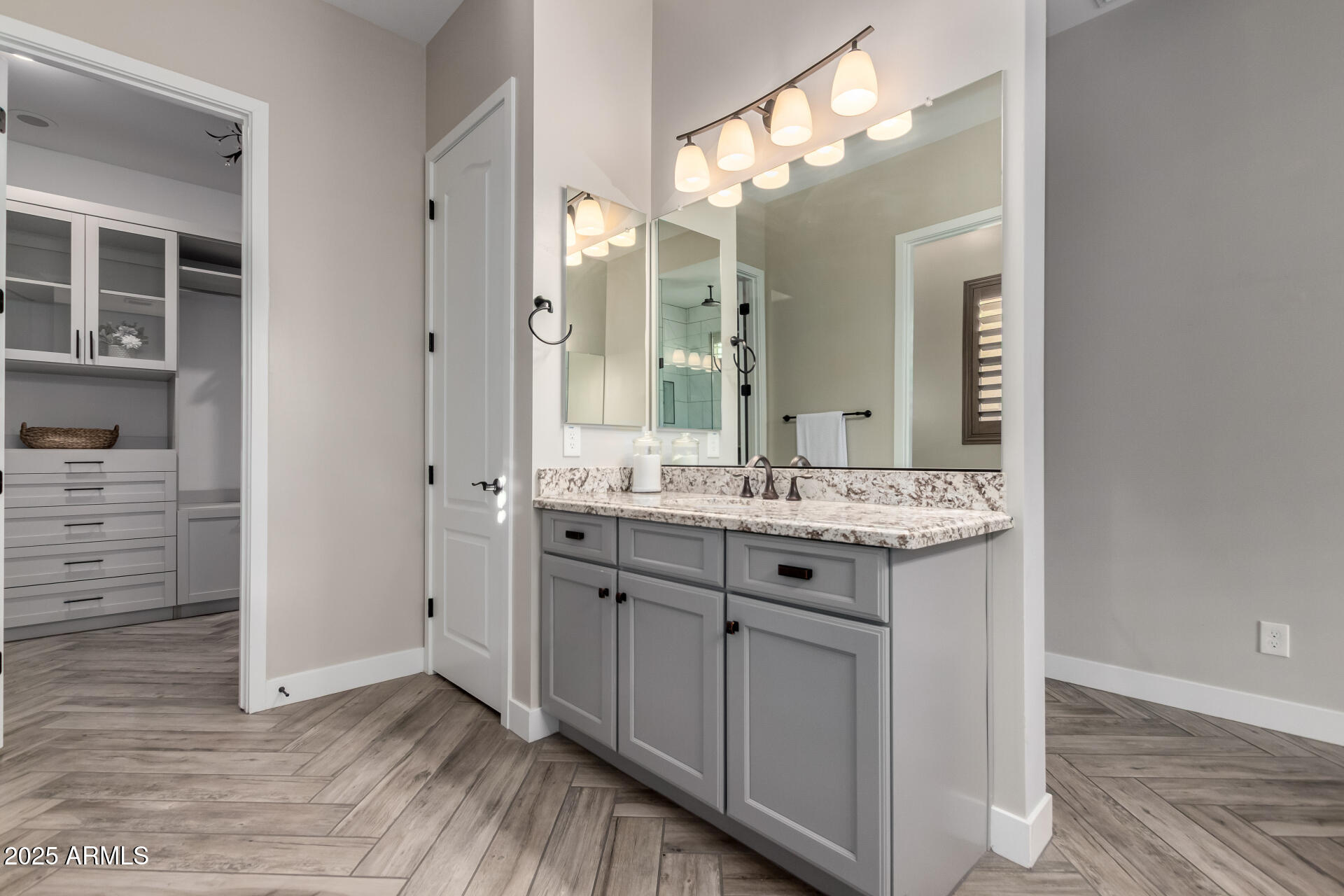 5328 S WESLEY Circle