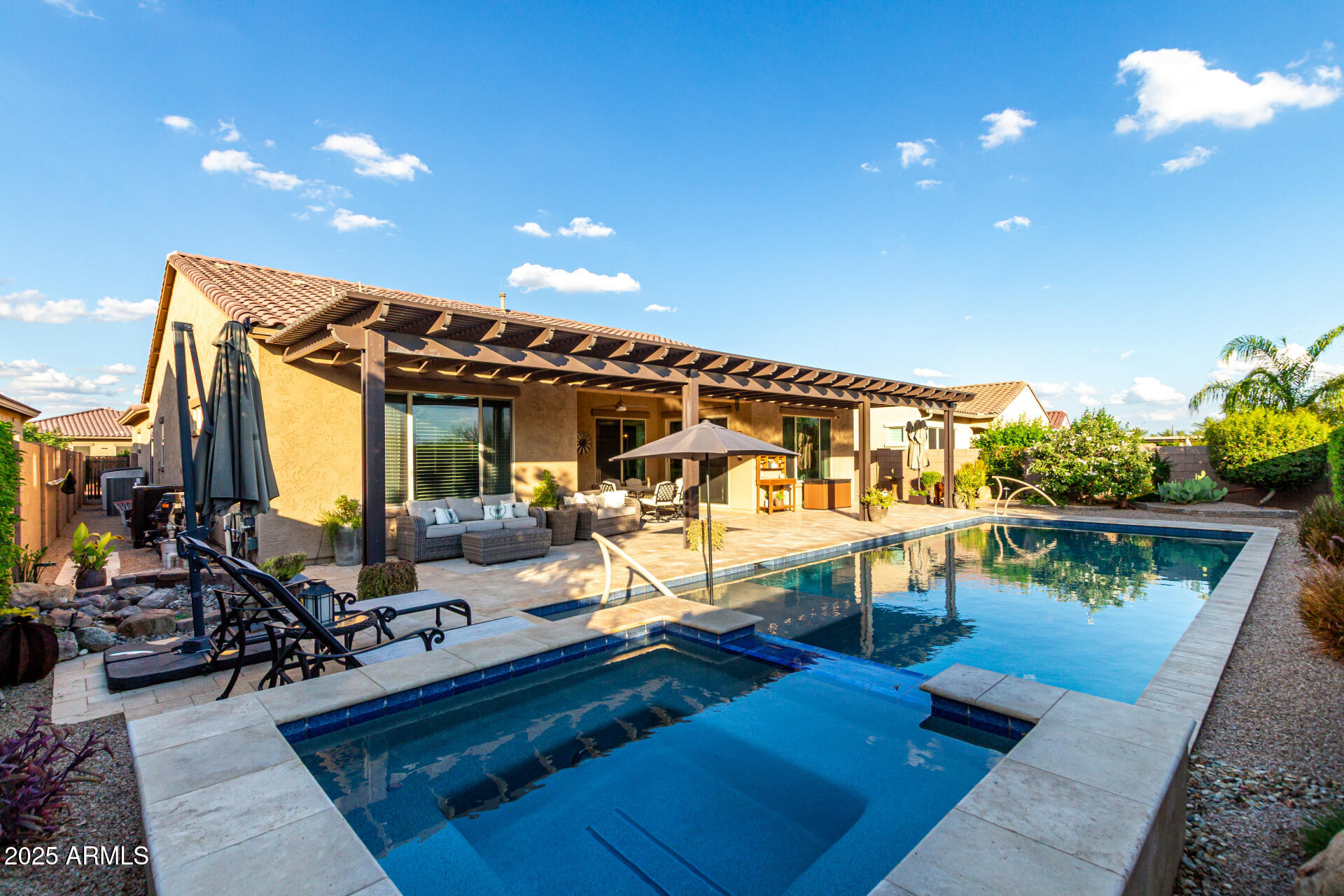 5328 S WESLEY Circle