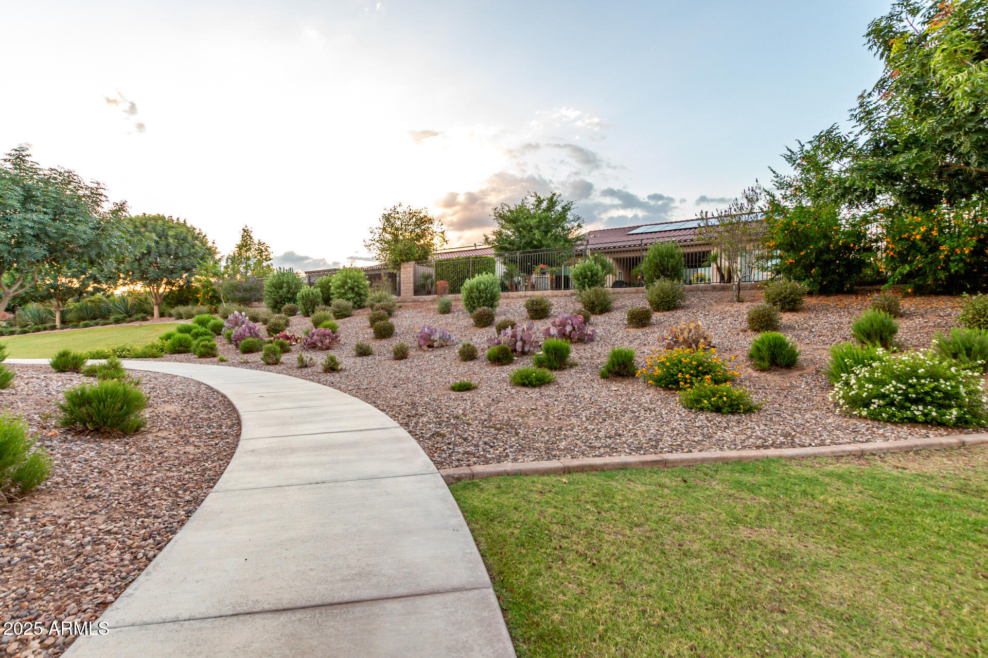 5328 S WESLEY Circle