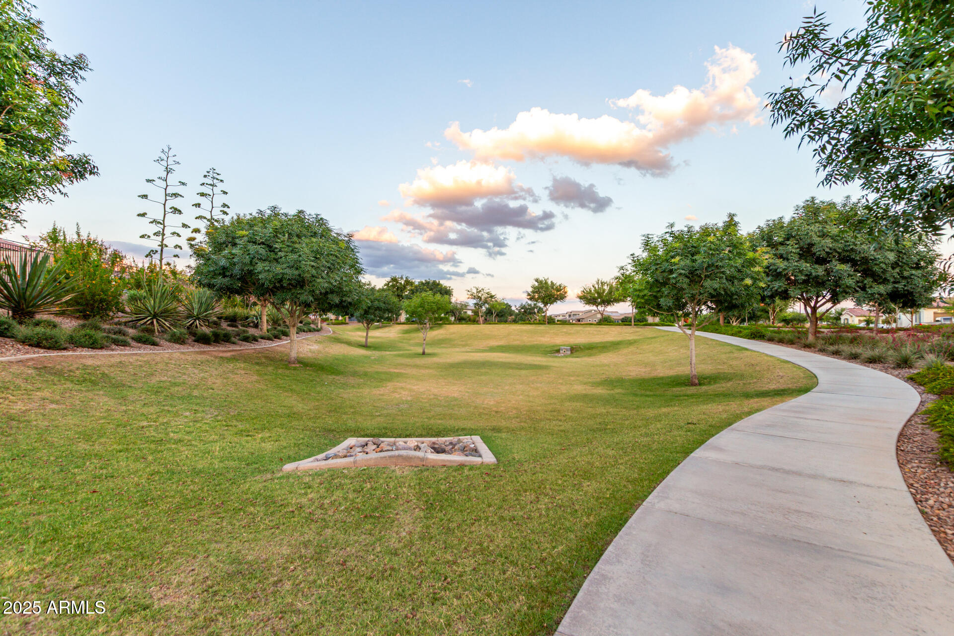 5328 S WESLEY Circle