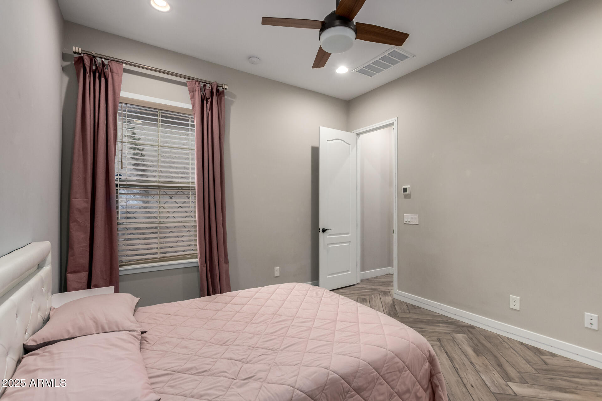 5328 S WESLEY Circle