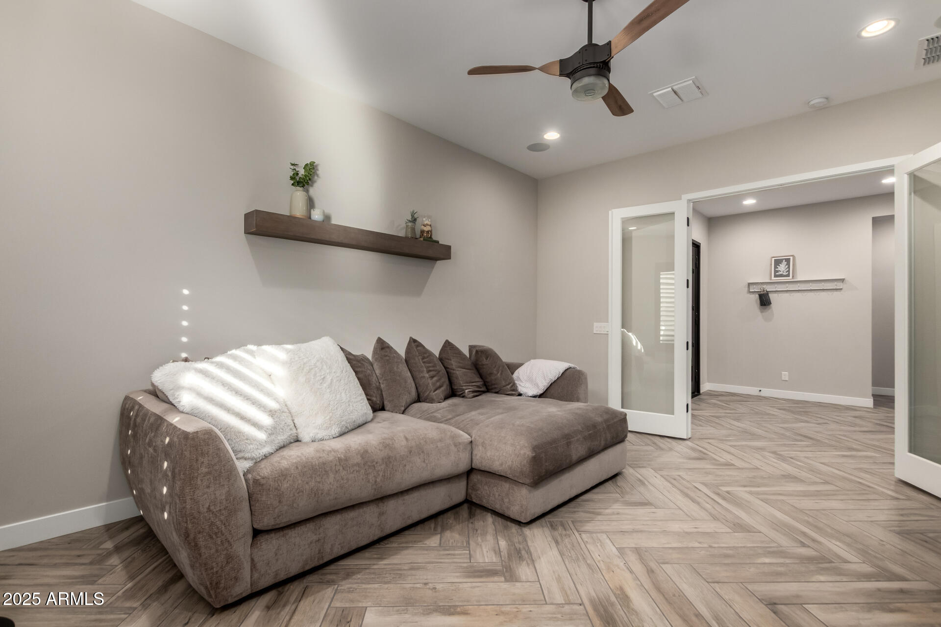 5328 S WESLEY Circle