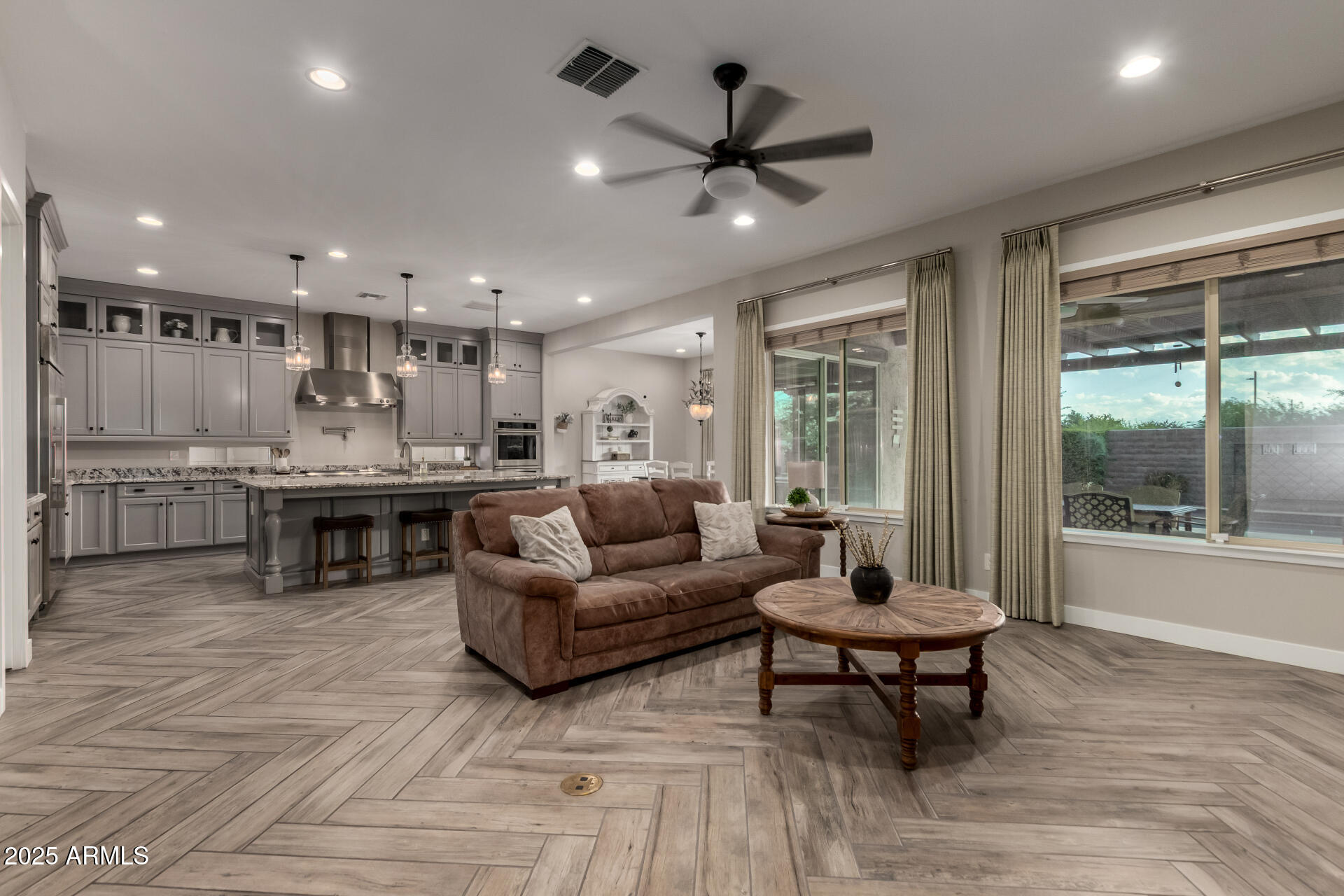 5328 S WESLEY Circle