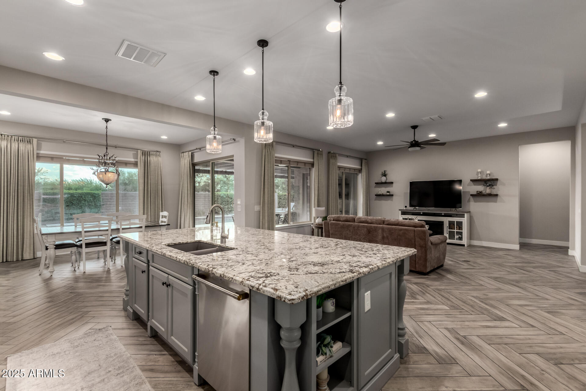 5328 S WESLEY Circle