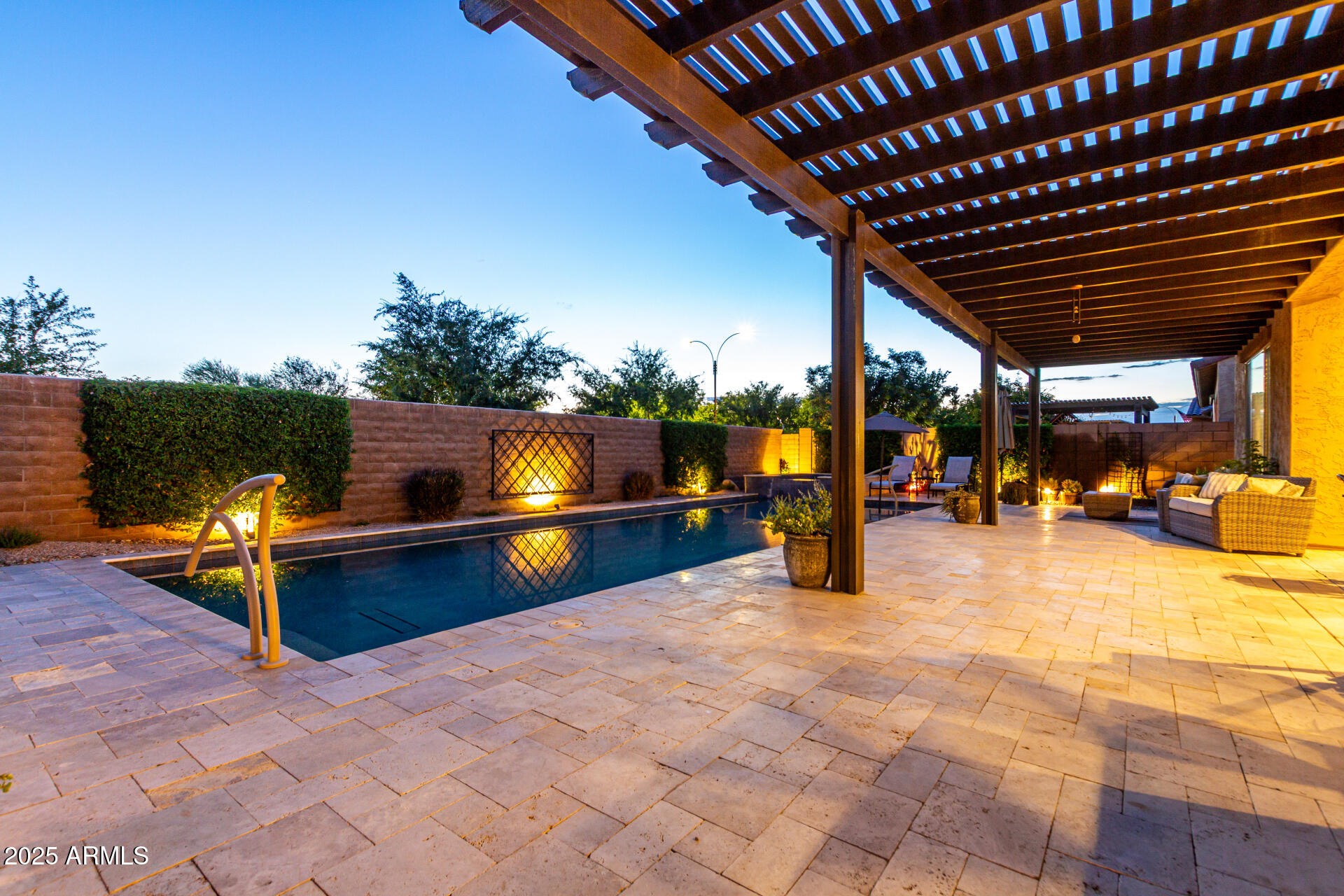 5328 S WESLEY Circle