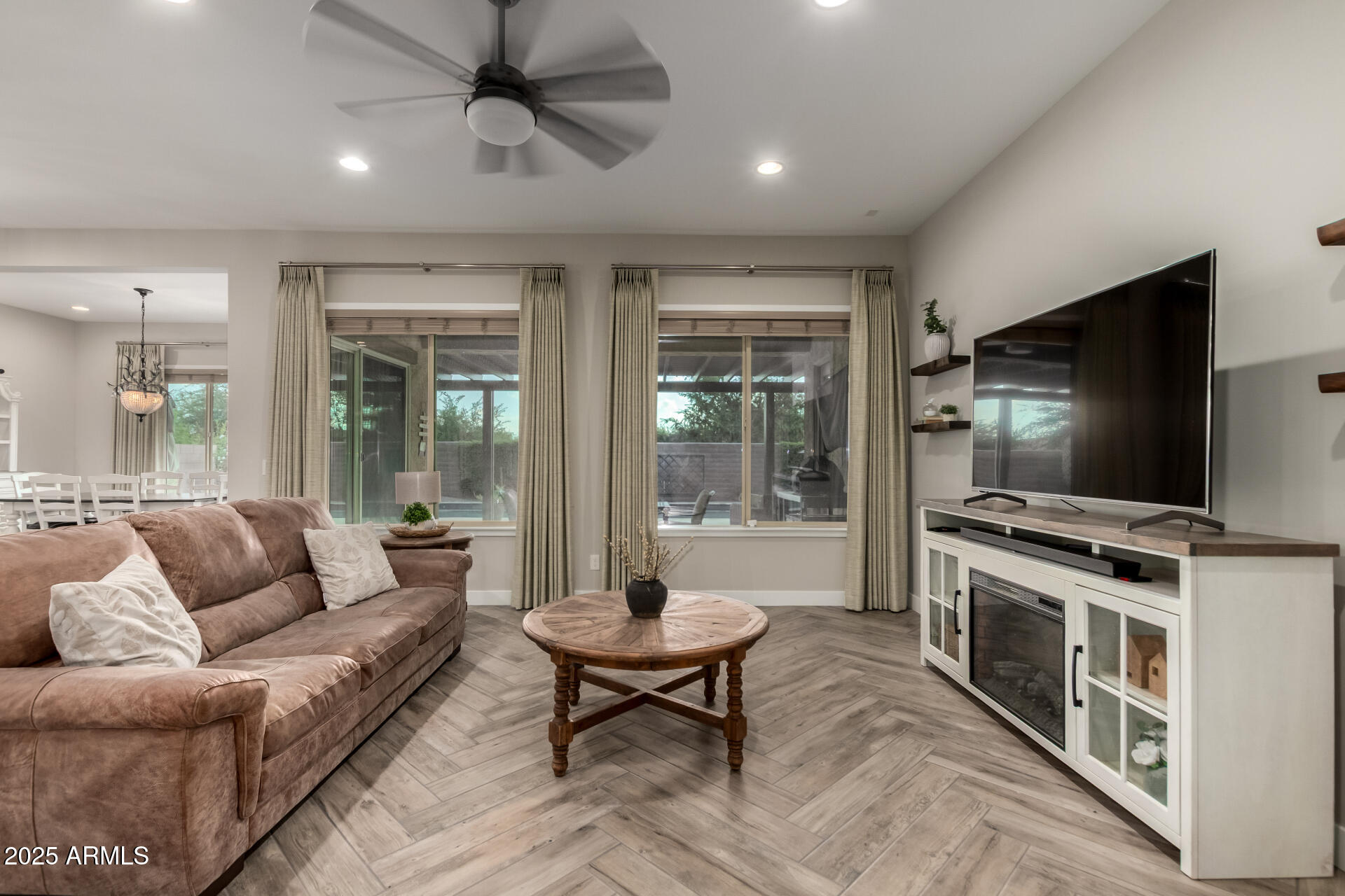 5328 S WESLEY Circle