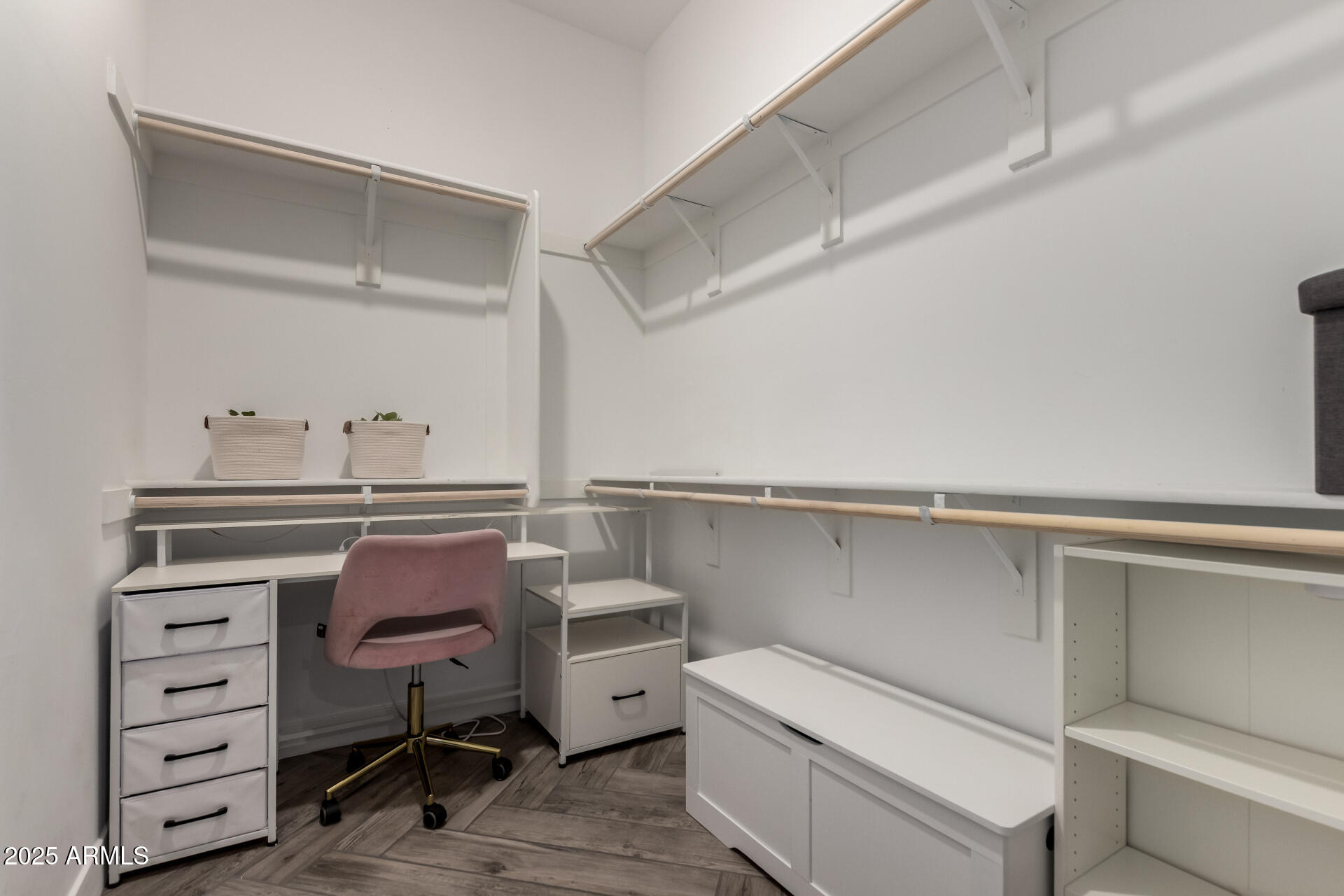 5328 S WESLEY Circle