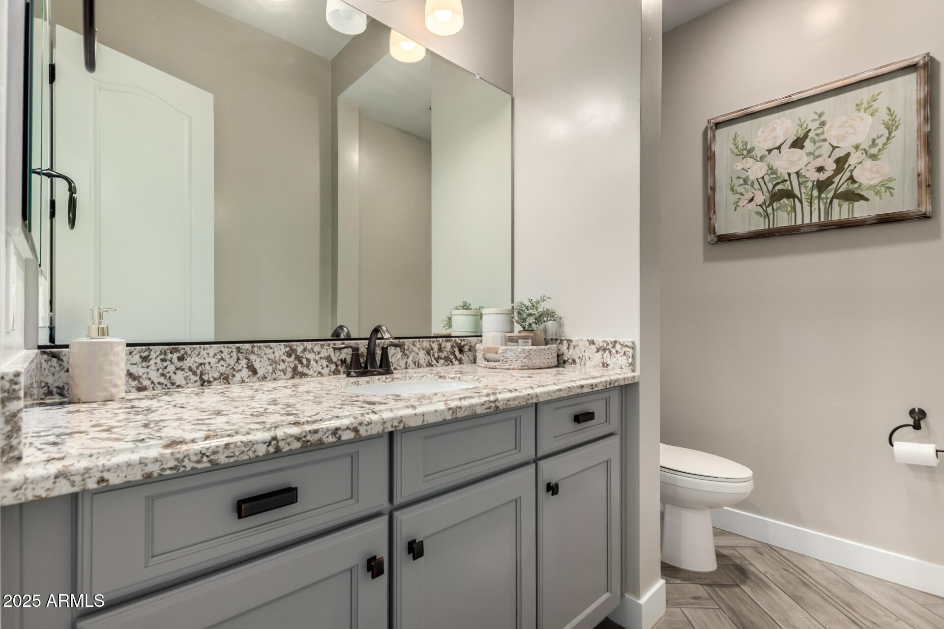 5328 S WESLEY Circle