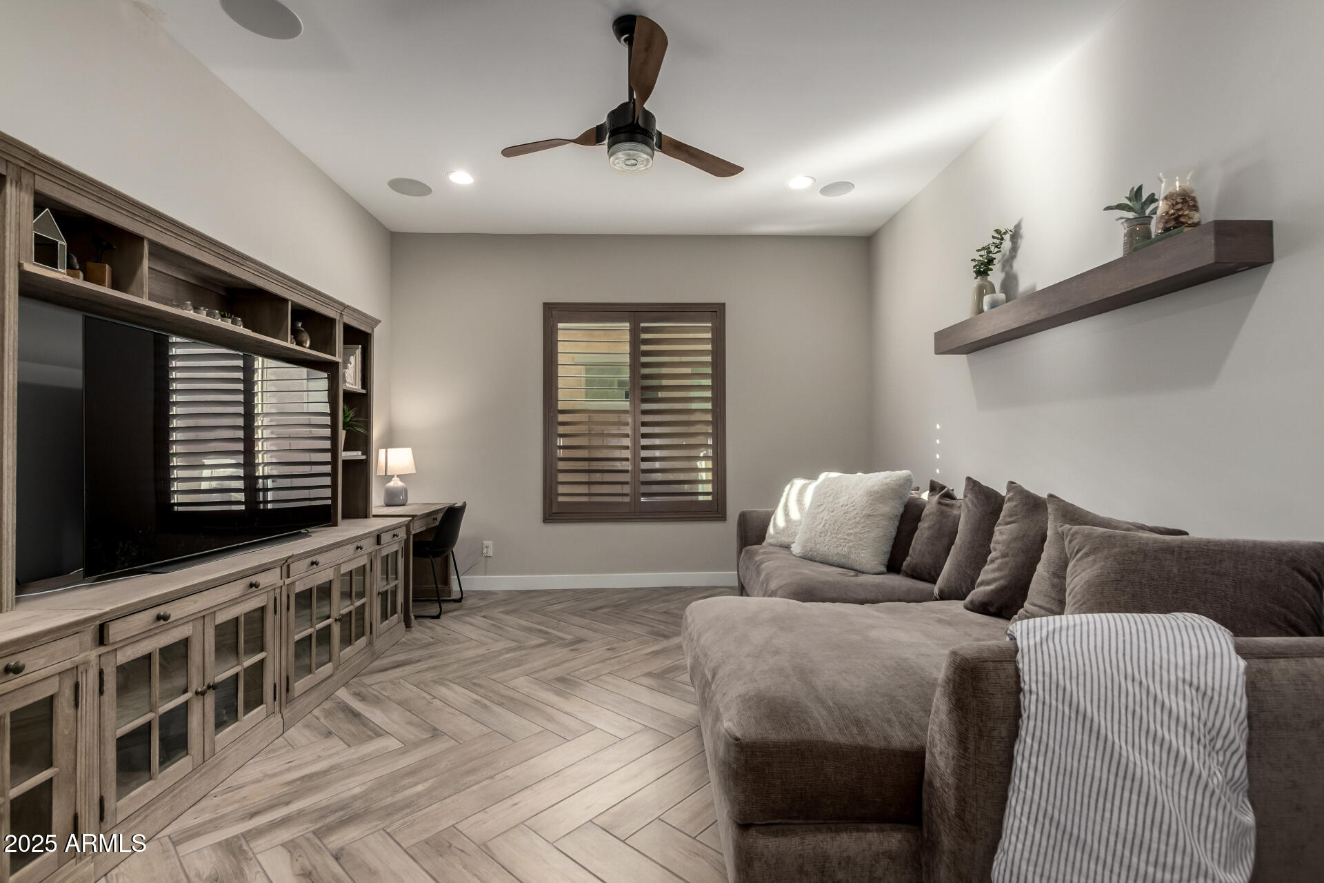 5328 S WESLEY Circle