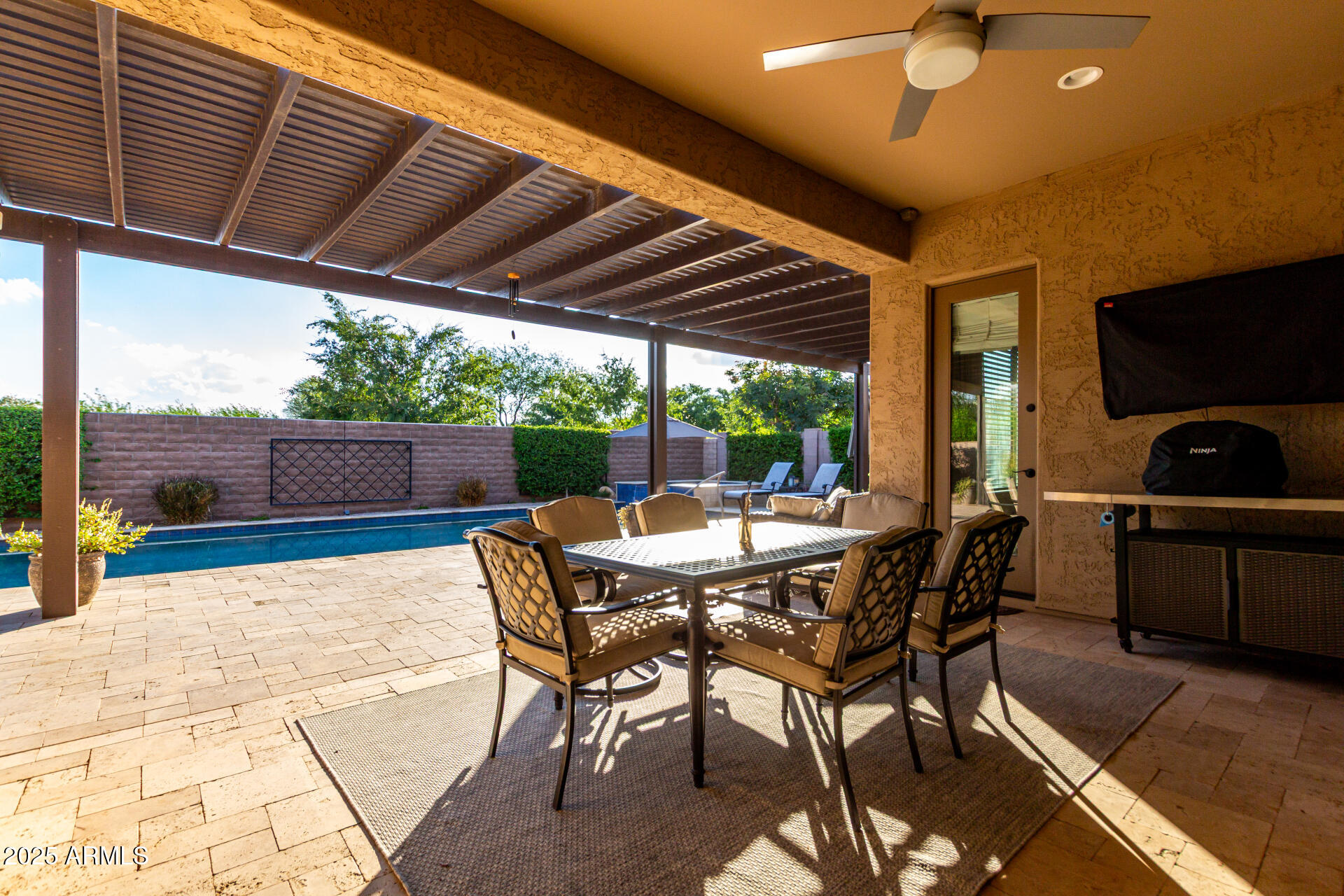 5328 S WESLEY Circle