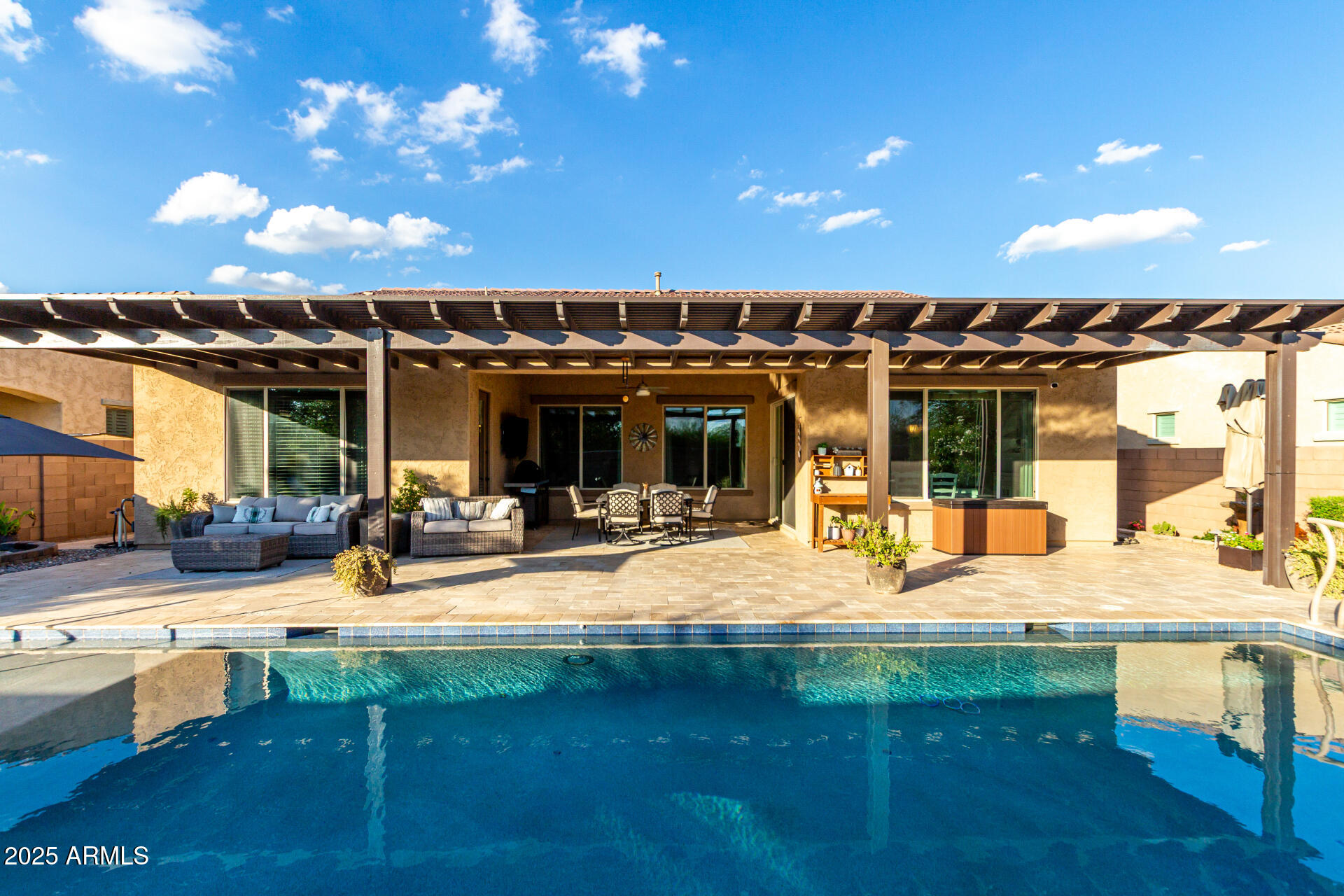 5328 S WESLEY Circle