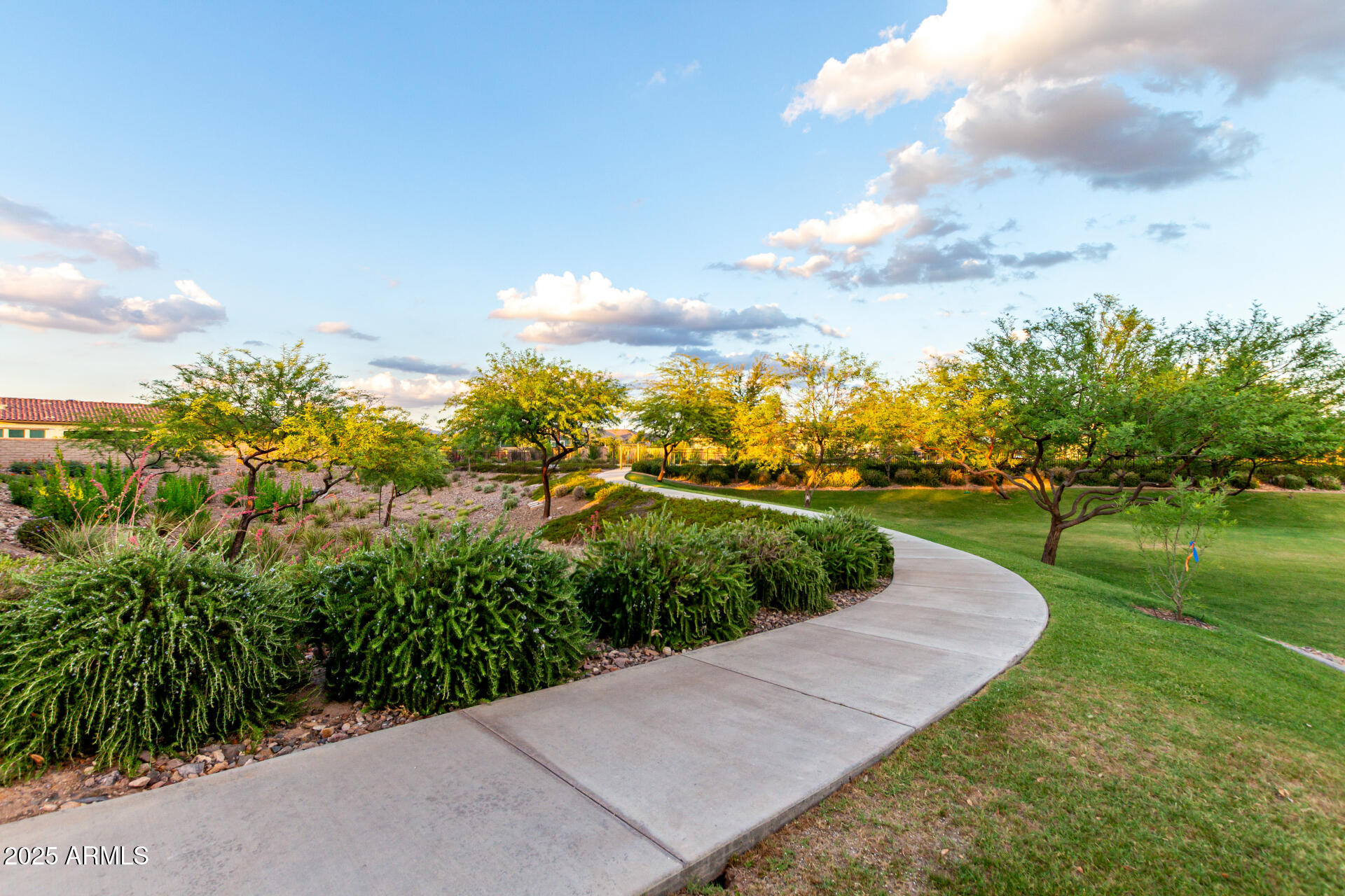 5328 S WESLEY Circle