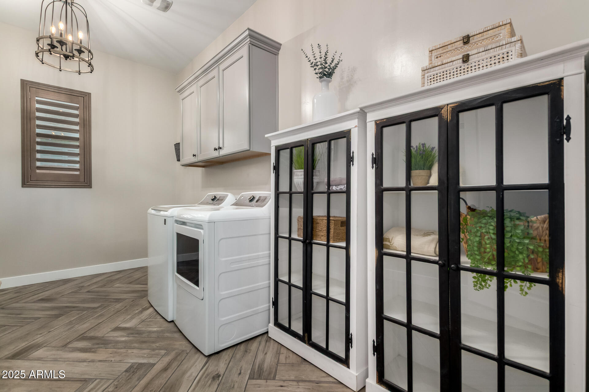 5328 S WESLEY Circle