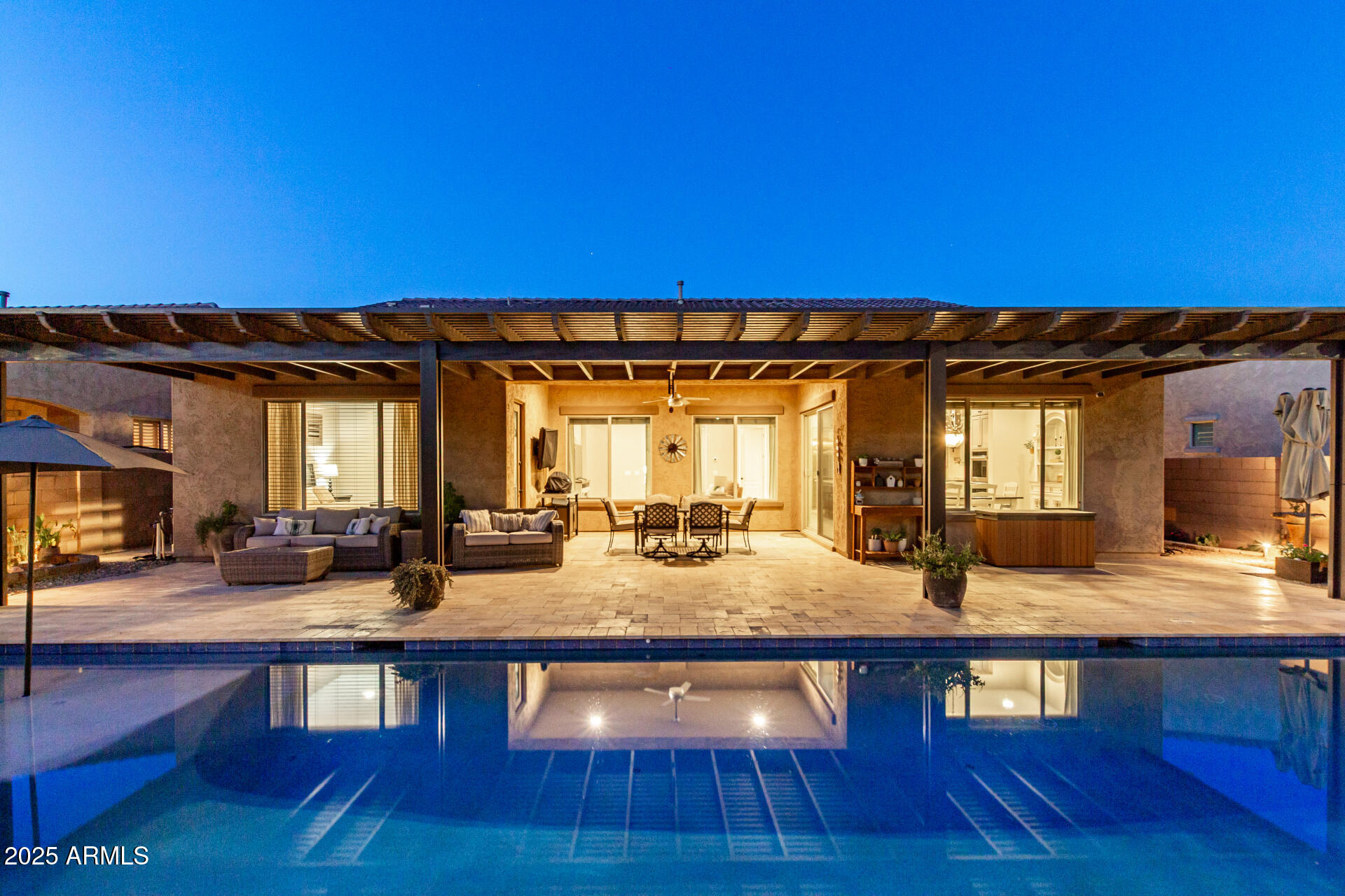 5328 S WESLEY Circle