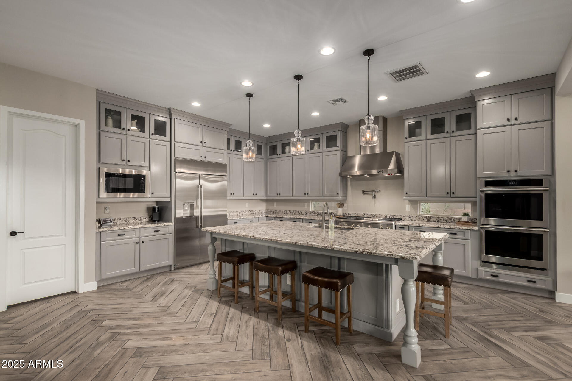 5328 S WESLEY Circle