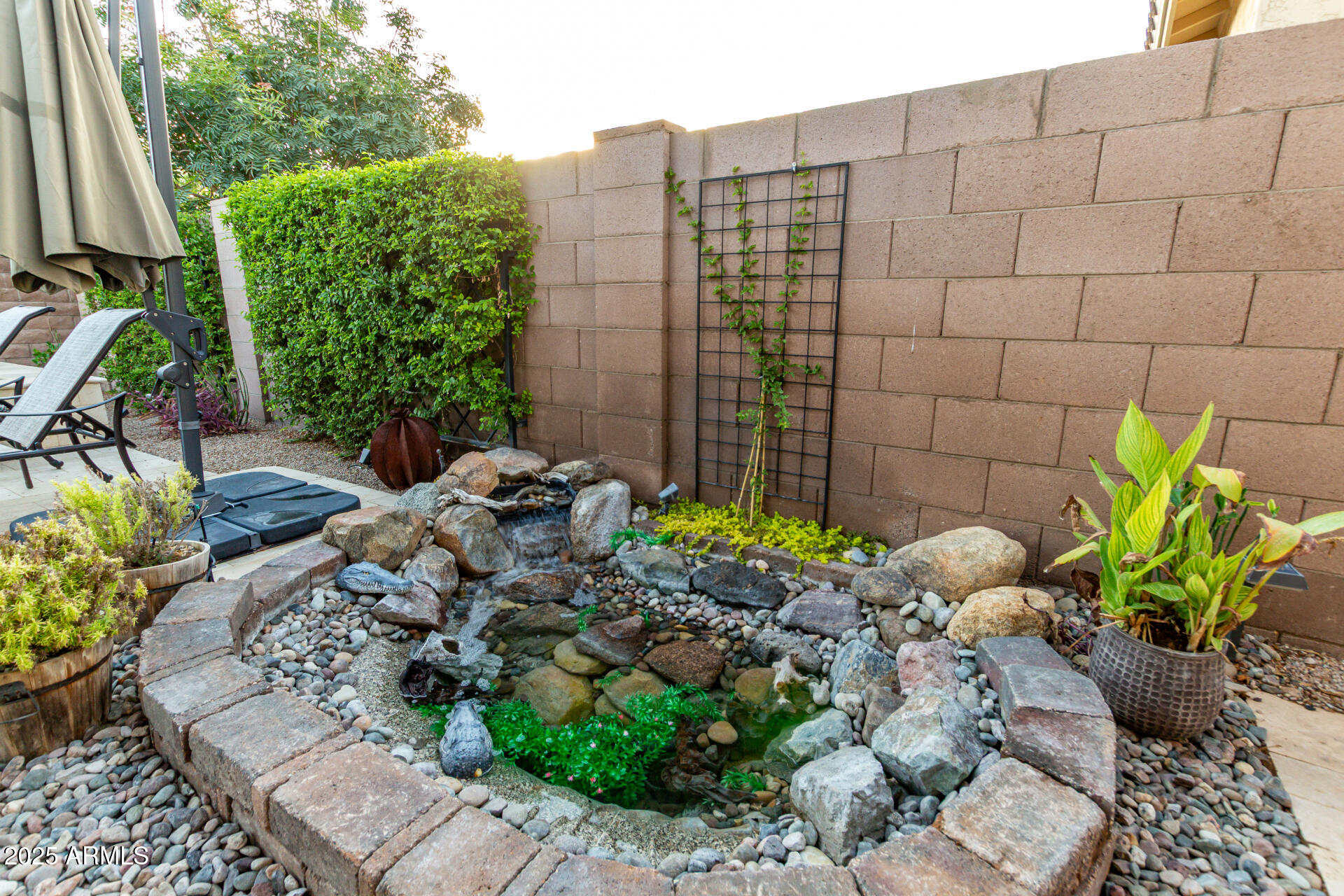 5328 S WESLEY Circle