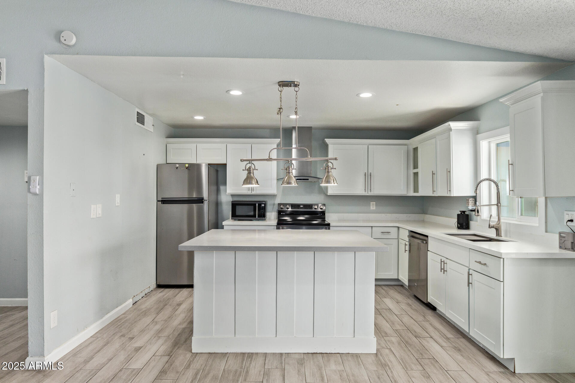 8051 W MARIPOSA Drive